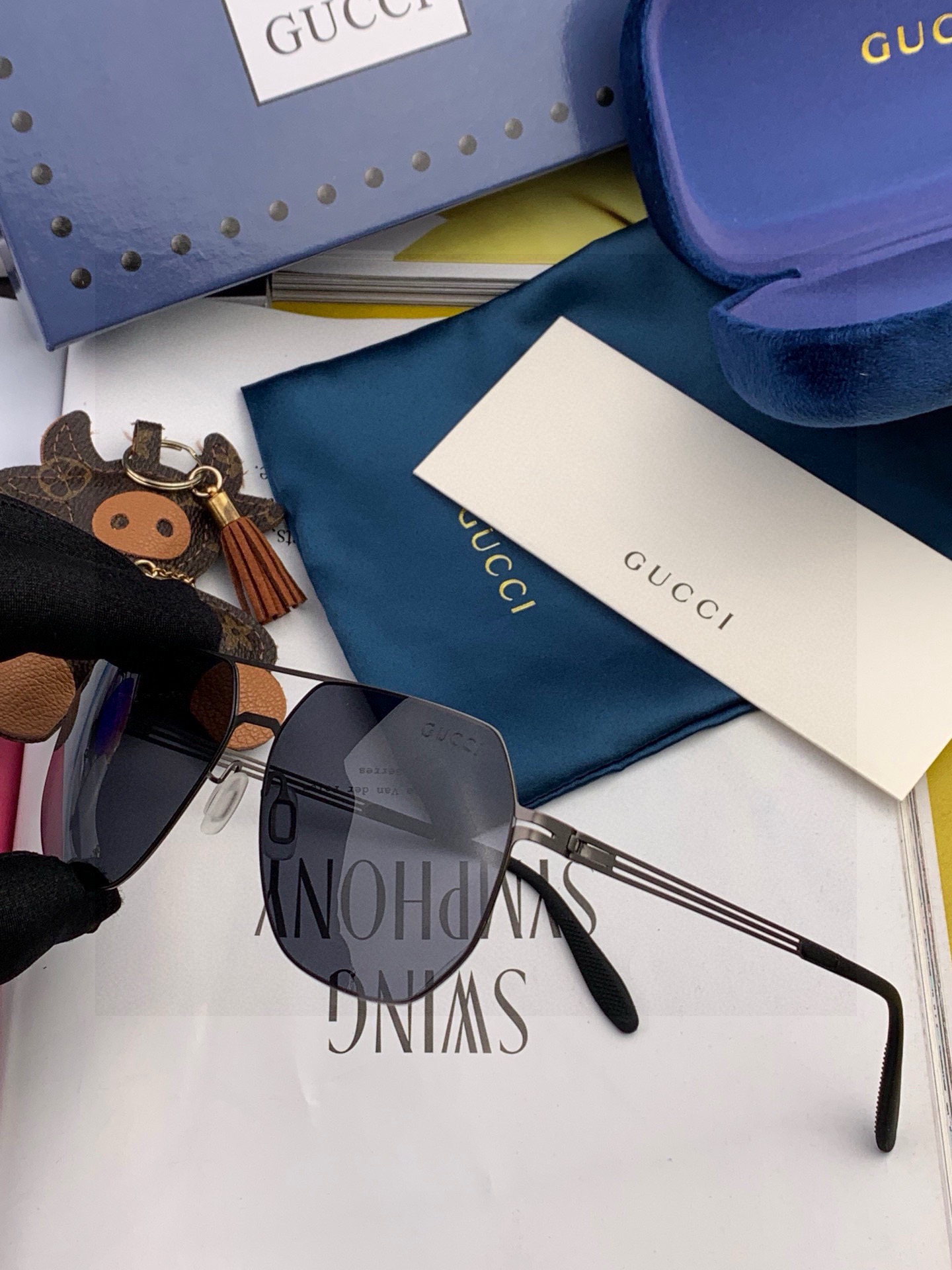 ♦️ GUCCI 2025新款男女情侣款太阳镜多边形墨镜iP电镀永不褪色 超轻超有弹性整幅眼镜无螺丝重要