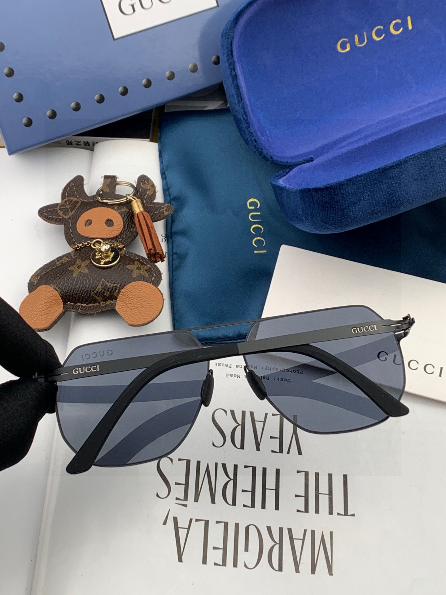  GUCCI  2025新款男女情侣款太阳镜多边形墨镜iP电镀永不褪色 超轻超有弹性整幅眼镜无螺丝重要的