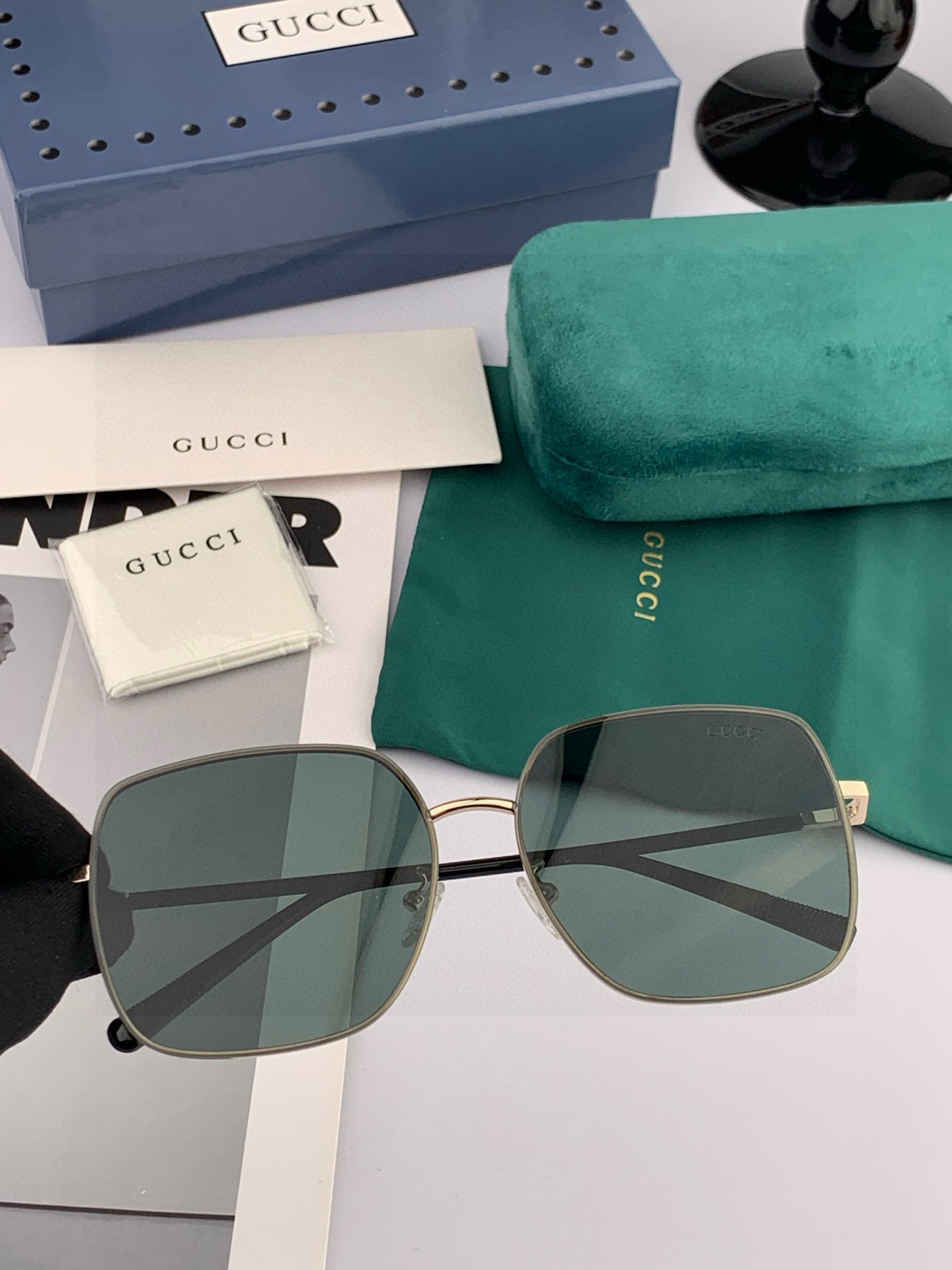        GUCCI 男款炫彩飞行员偏光太阳镜 ❤️材质：高清尼龙加厚卡槽高清偏光镜片 🌹无边框镜架