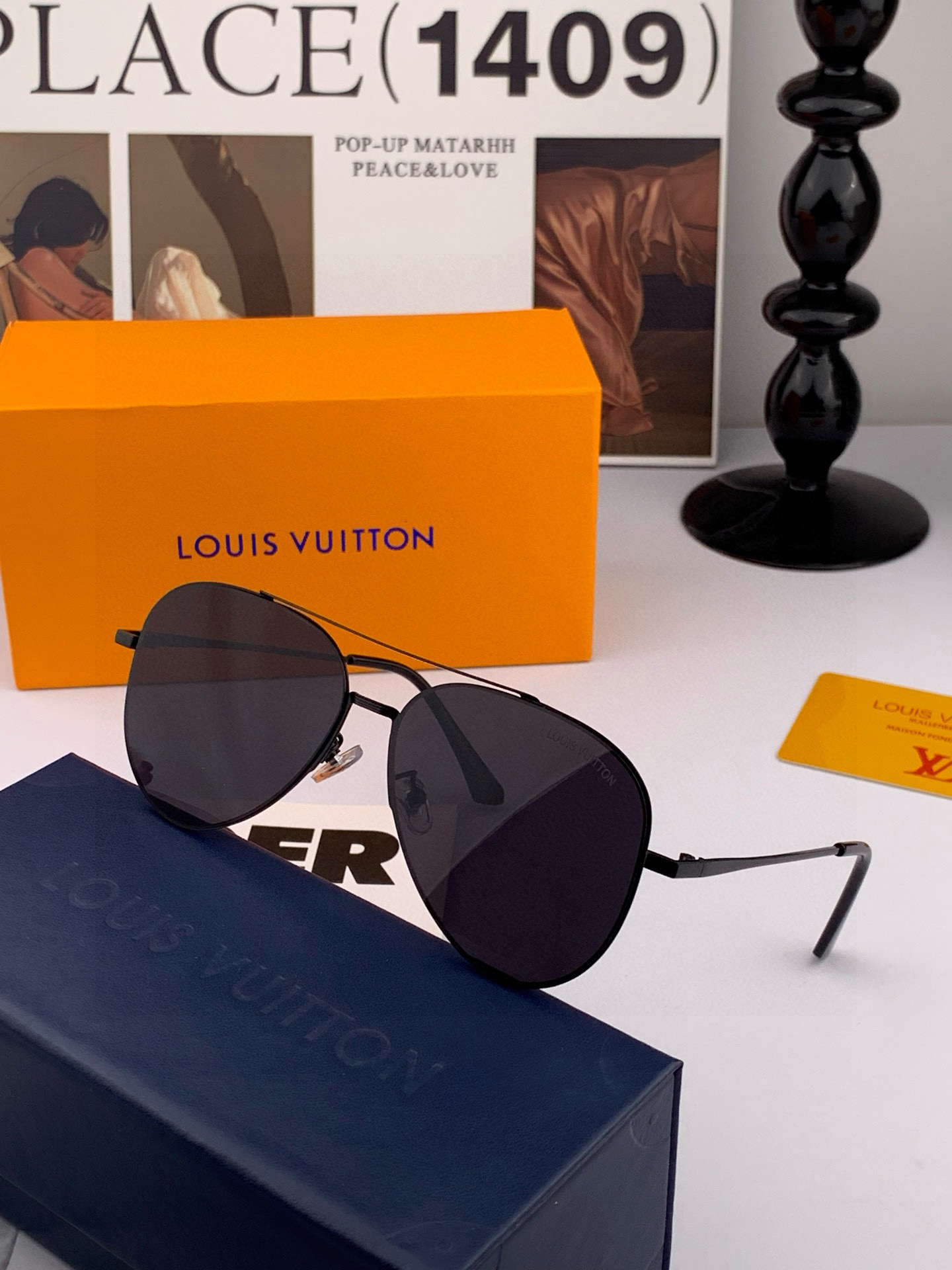       LV 男款炫彩飞行员偏光太阳镜 ❤️材质：高清尼龙加厚卡槽高清偏光镜片 🌹无边框镜架💕颜👍型
