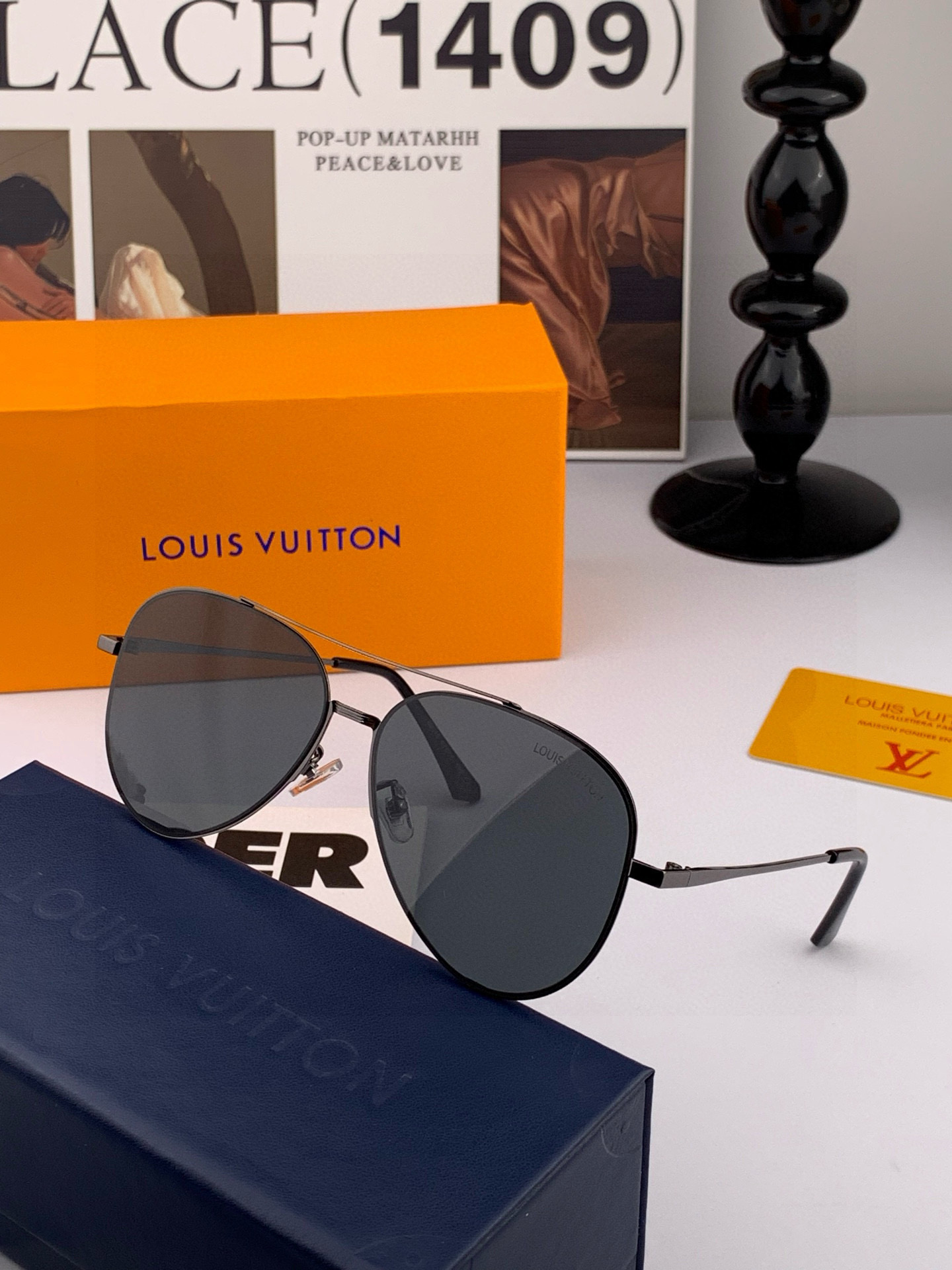       LV 男款炫彩飞行员偏光太阳镜 ❤️材质：高清尼龙加厚卡槽高清偏光镜片 🌹无边框镜架💕颜👍型