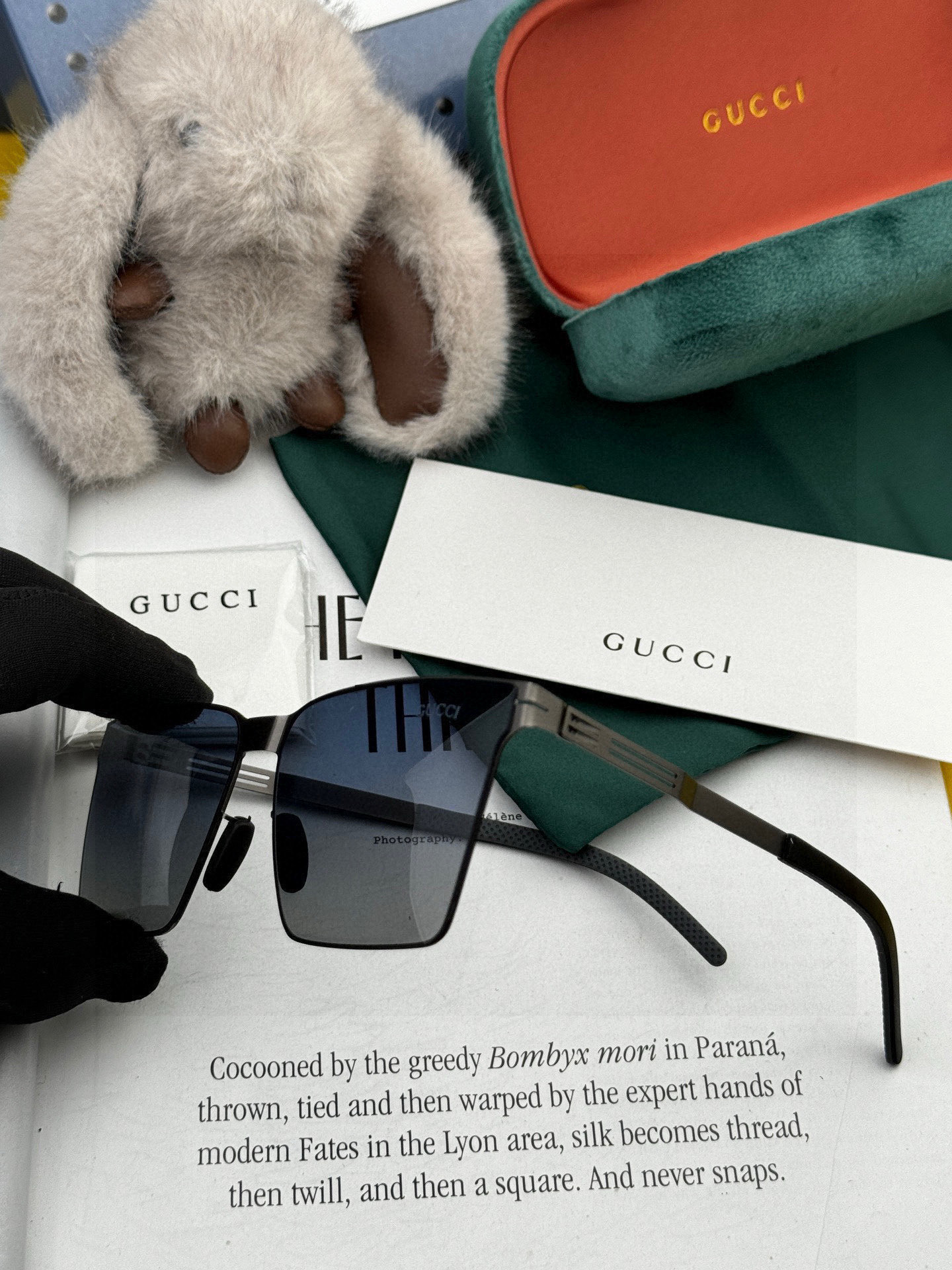       GUCC* 2025 新款男女情侣款太阳iP电镀永不褪色 卖点：超轻超有弹性整幅眼镜无螺丝重