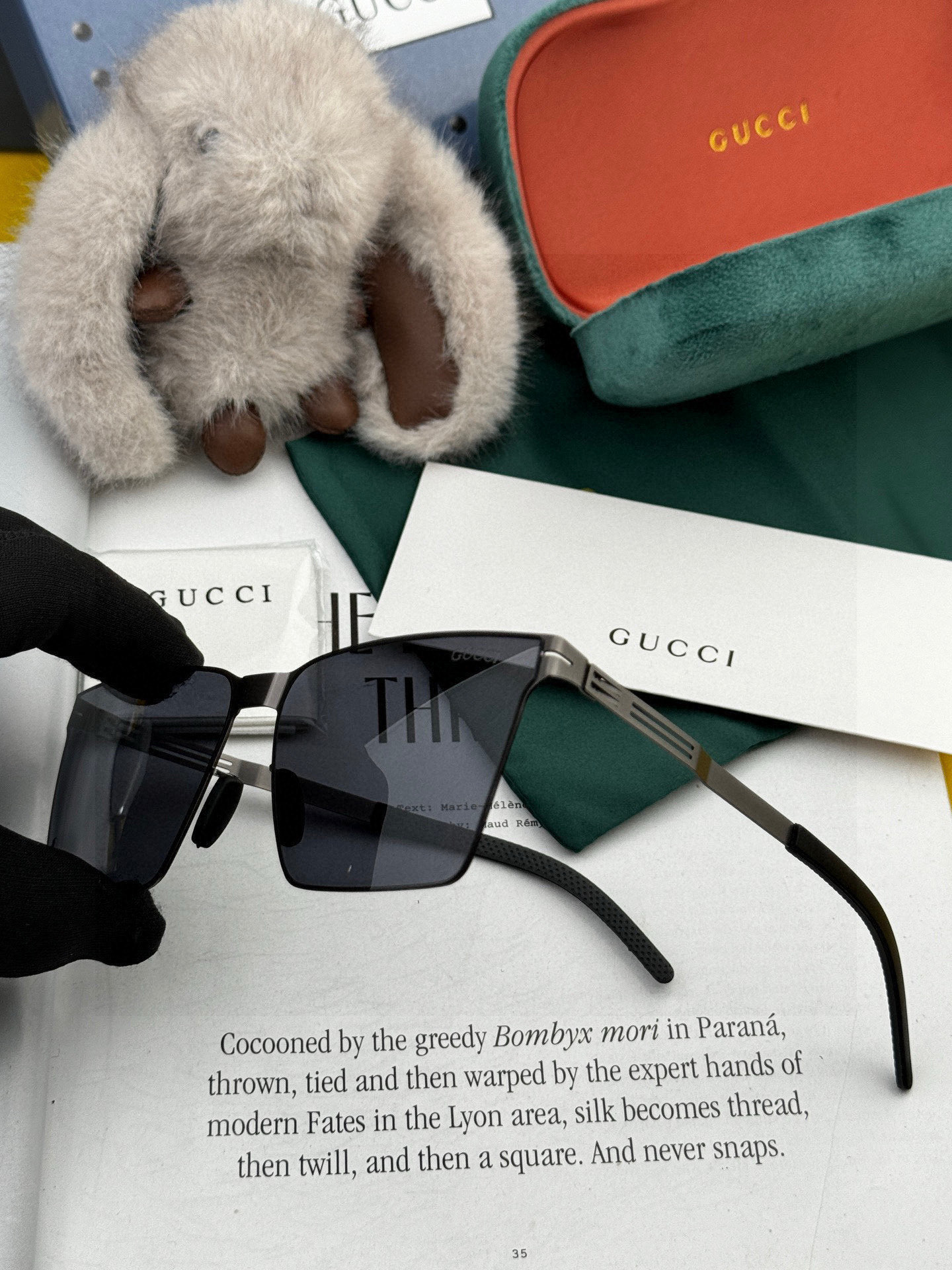       GUCC* 2025 新款男女情侣款太阳iP电镀永不褪色 卖点：超轻超有弹性整幅眼镜无螺丝重