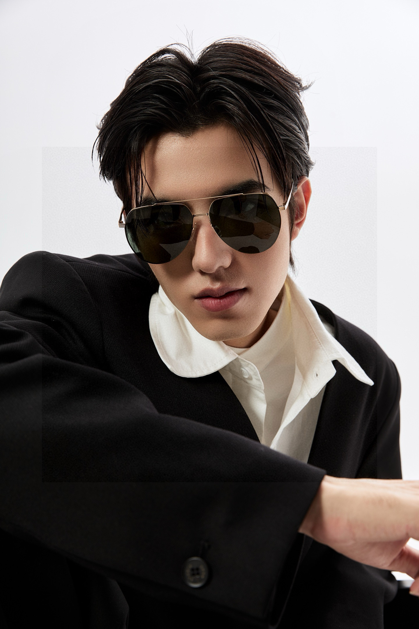         GUCCI 男款炫彩飞行员偏光太阳镜 ❤️材质：高清尼龙加厚卡槽高清偏光镜片 🌹无边框镜