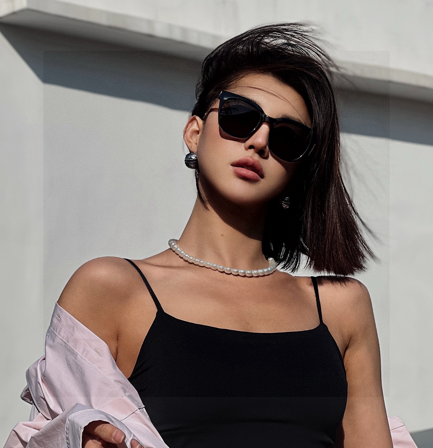  香奈儿2025 开春新款大框太阳镜男女同款 😎 
爆款大框尼龙太阳镜 超逼格超酷 
镜腿品牌设计感强 