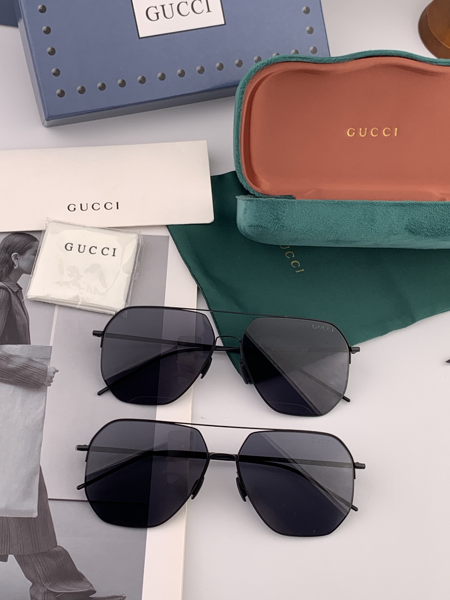        GUCCI 男款炫彩飞行员偏光太阳镜 ❤️材质：高清尼龙加厚卡槽高清偏光镜片 🌹无边框镜架