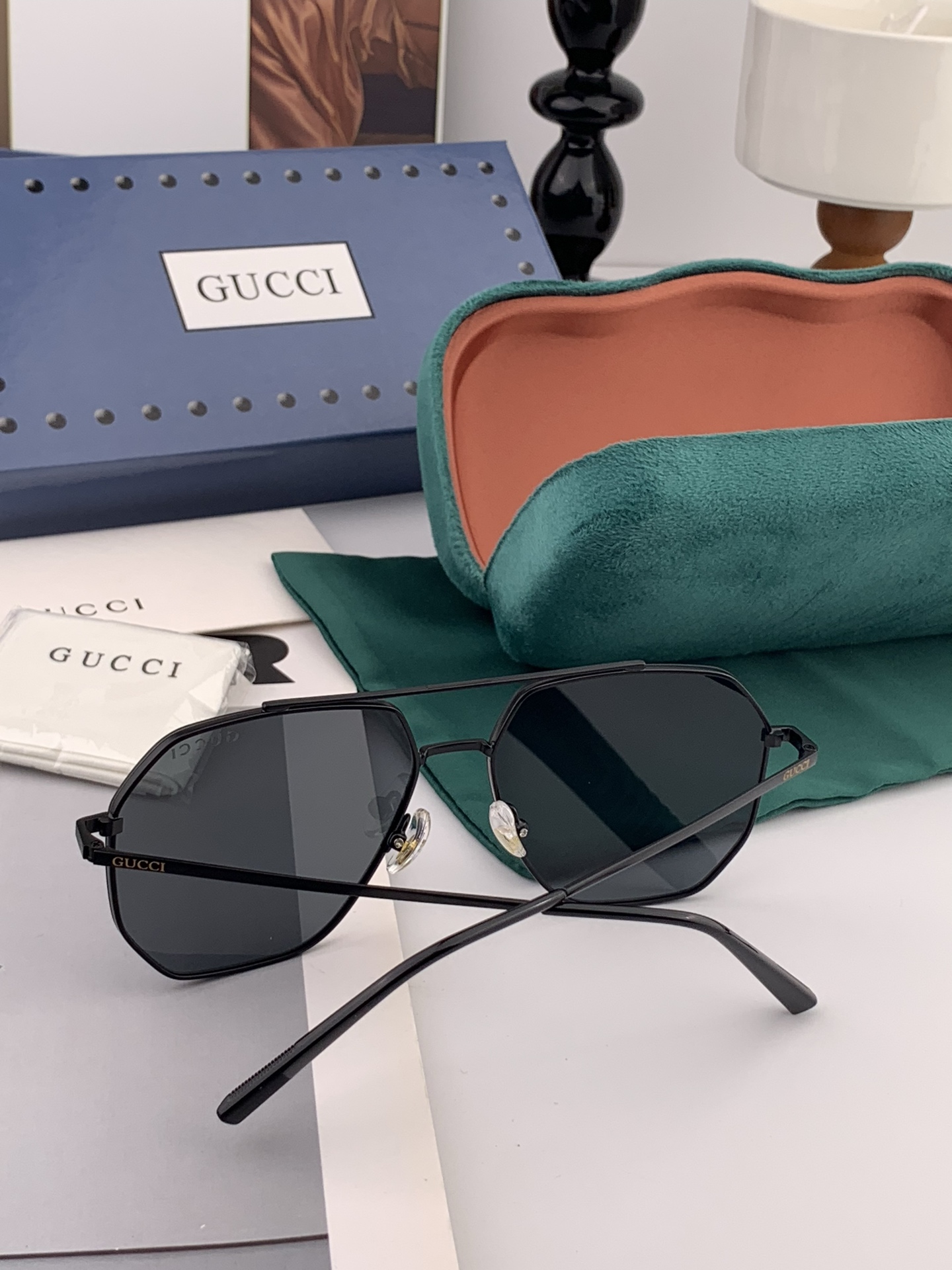         GUCCI 男款炫彩飞行员偏光太阳镜 ❤️材质：高清尼龙加厚卡槽高清偏光镜片 🌹无边框镜