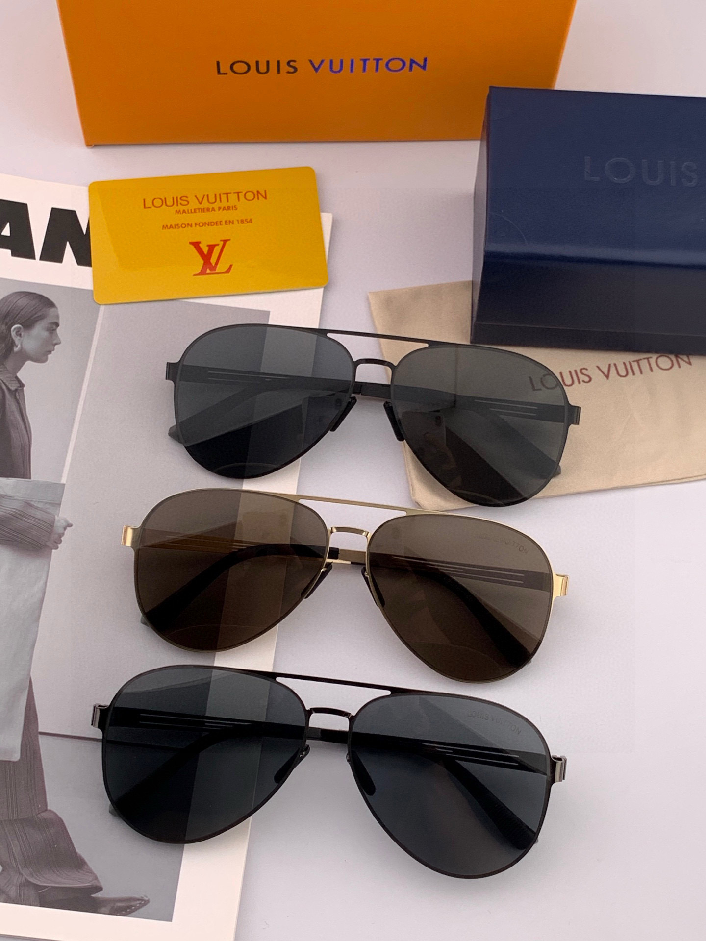 ♦️LV 2025新款男女情侣款太阳镜多边形墨镜iP电镀永不褪色 超轻超有弹性整幅眼镜无螺丝重要的是压不