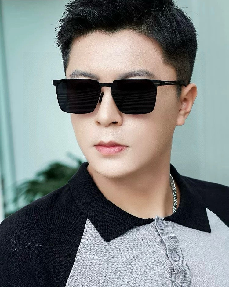 NO:367594,LV 2025 new couples sunglasses polygonal sunglasses ip electroplating will never fade. Ultra-light and elastic whole glasses without screws. The important thing is that they cannot be damaged. High-definition nylon lenses, exquisite craftsmanship. Original materials. A casual and elegant sunglasses that are not picked. It is super big brand when worn. It looks particularly good. Must-have in summer. Model L68900 glasses sunglasses, glasses, louis vuitton19860909LV 2025新款男女情侣款太阳镜多边形墨镜ip电镀永不褪色 超轻超有弹性整幅眼镜无螺丝重要的是压不坏 高清尼龙镜片、精湛的工艺 原版材料 休闲大气不挑人的一款太阳镜 戴出去超级大牌 特别好看 夏天必备 型号L68900眼镜墨镜太阳镜,眼镜,louis vuitton,glasses