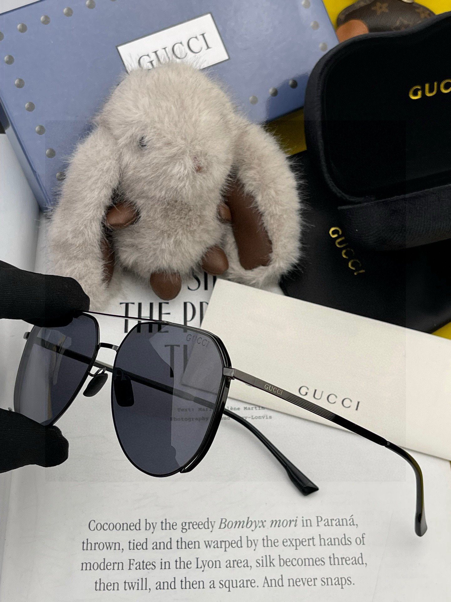        GUCCI 男款炫彩飞行员偏光太阳镜 ❤️材质：高清尼龙加厚卡槽高清偏光镜片 🌹无边框镜架