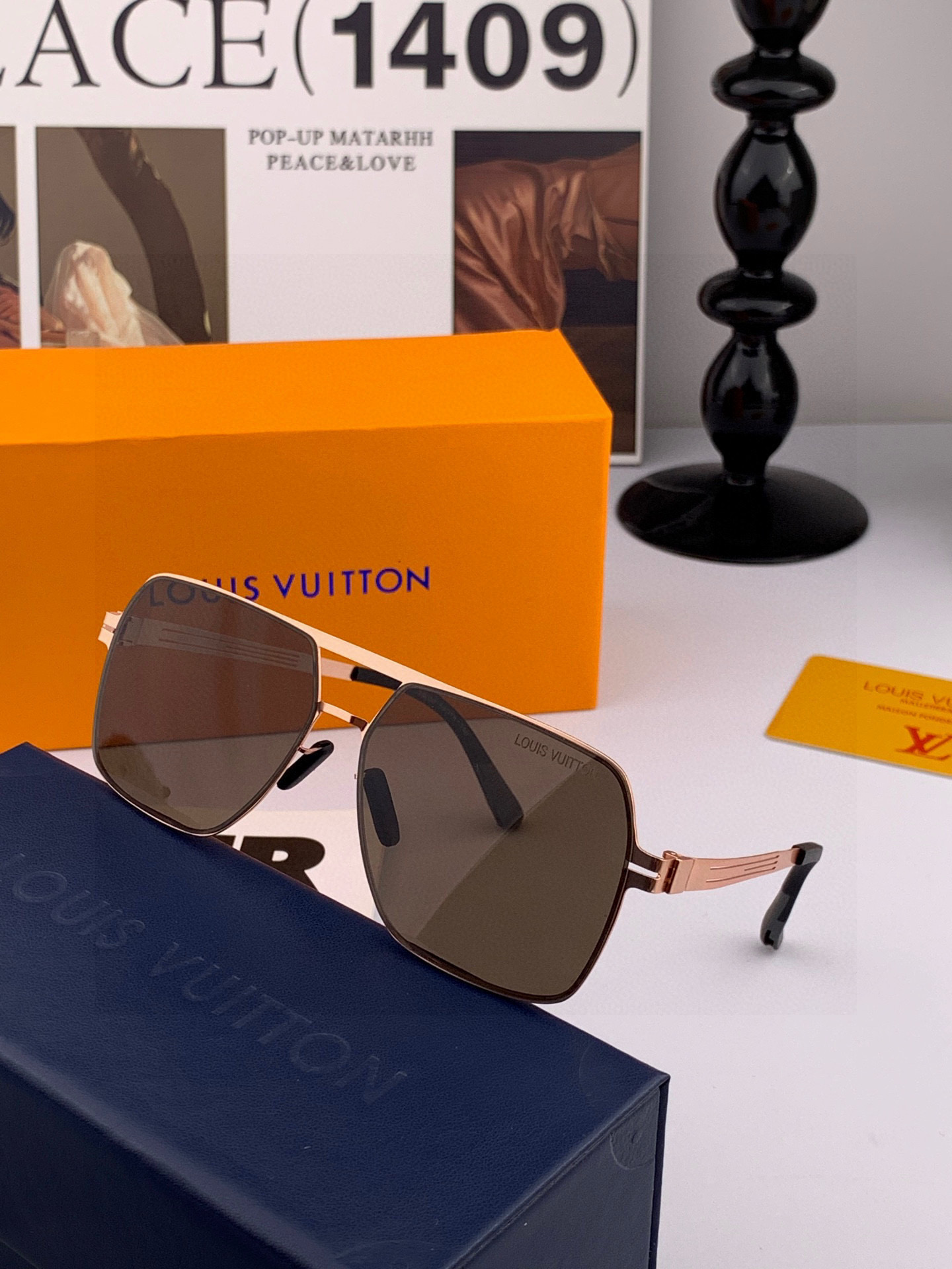 ♦️LV 2025新款男女情侣款太阳镜多边形墨镜iP电镀永不褪色 超轻超有弹性整幅眼镜无螺丝重要的是压不