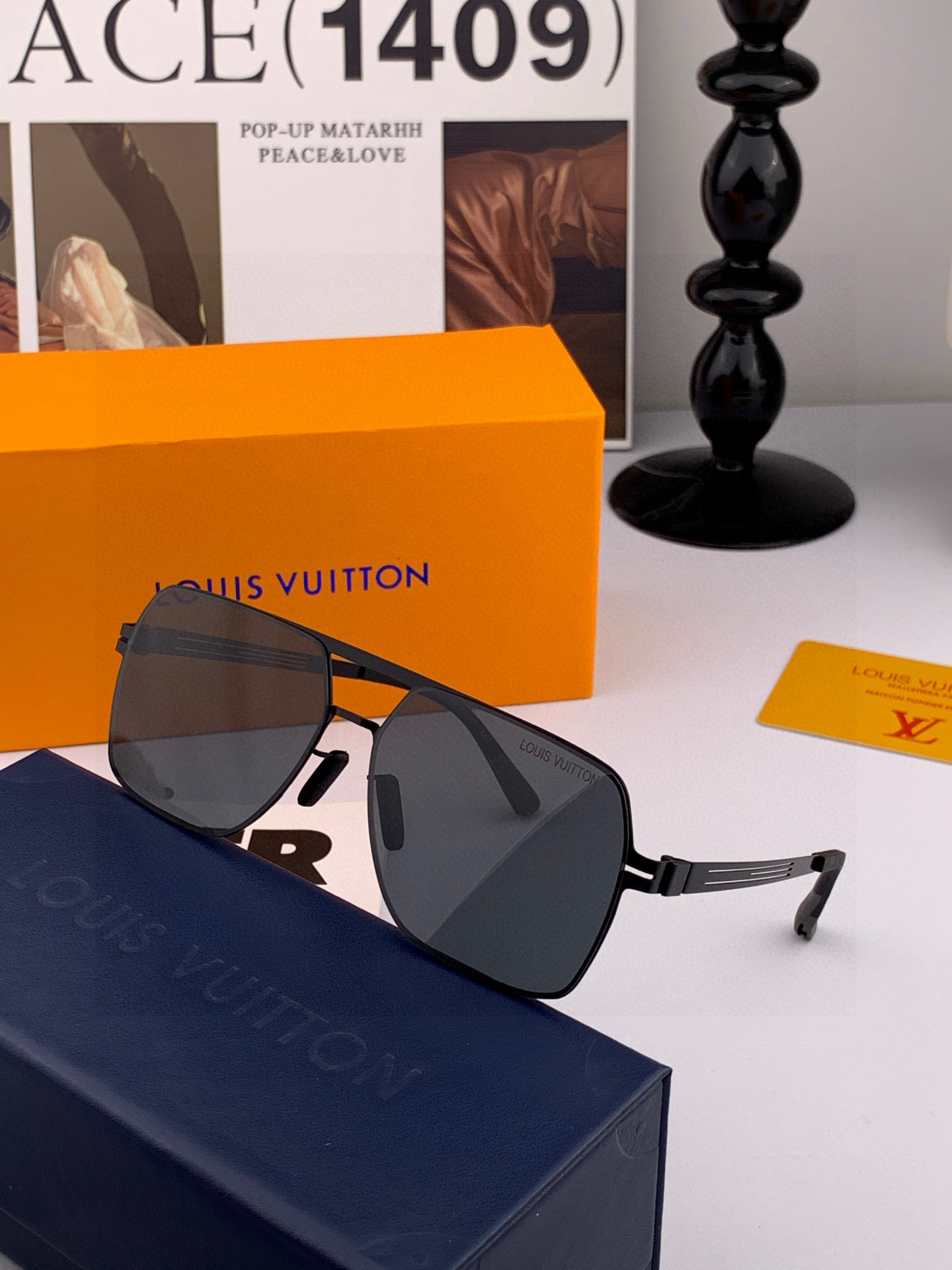 ♦️LV 2025新款男女情侣款太阳镜多边形墨镜iP电镀永不褪色 超轻超有弹性整幅眼镜无螺丝重要的是压不