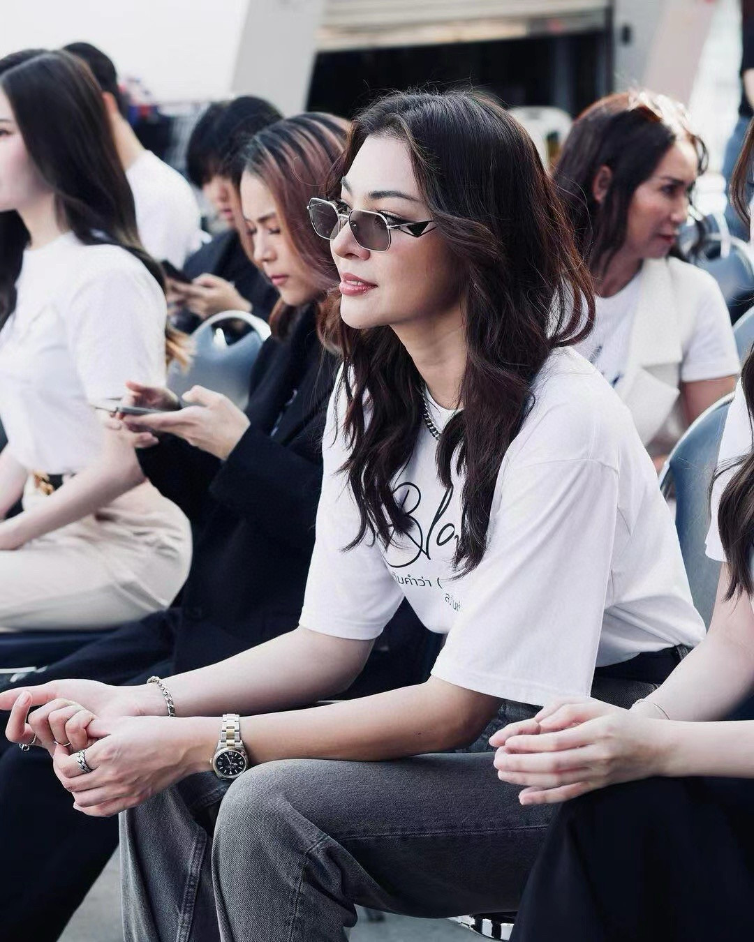   普拉达 小框金属太阳镜墨镜经典的方框设计，不挑脸型，无论搭配大衣还是连衣裙都非常显气质 预防紫外线 