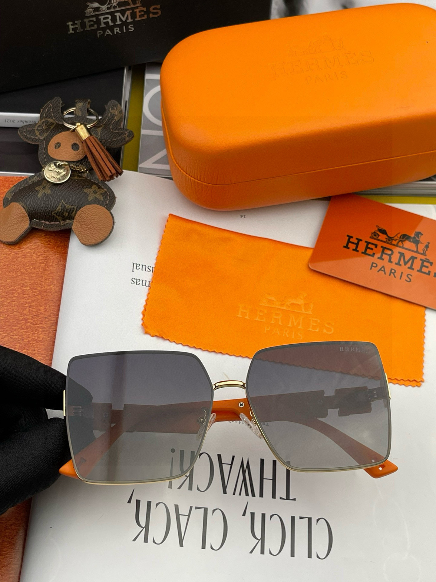  【尼龙偏光系列】爱马仕   经典的方框设计，不挑脸型，无论搭配大衣还是连衣裙都非常显气质尼龙偏光镜片预