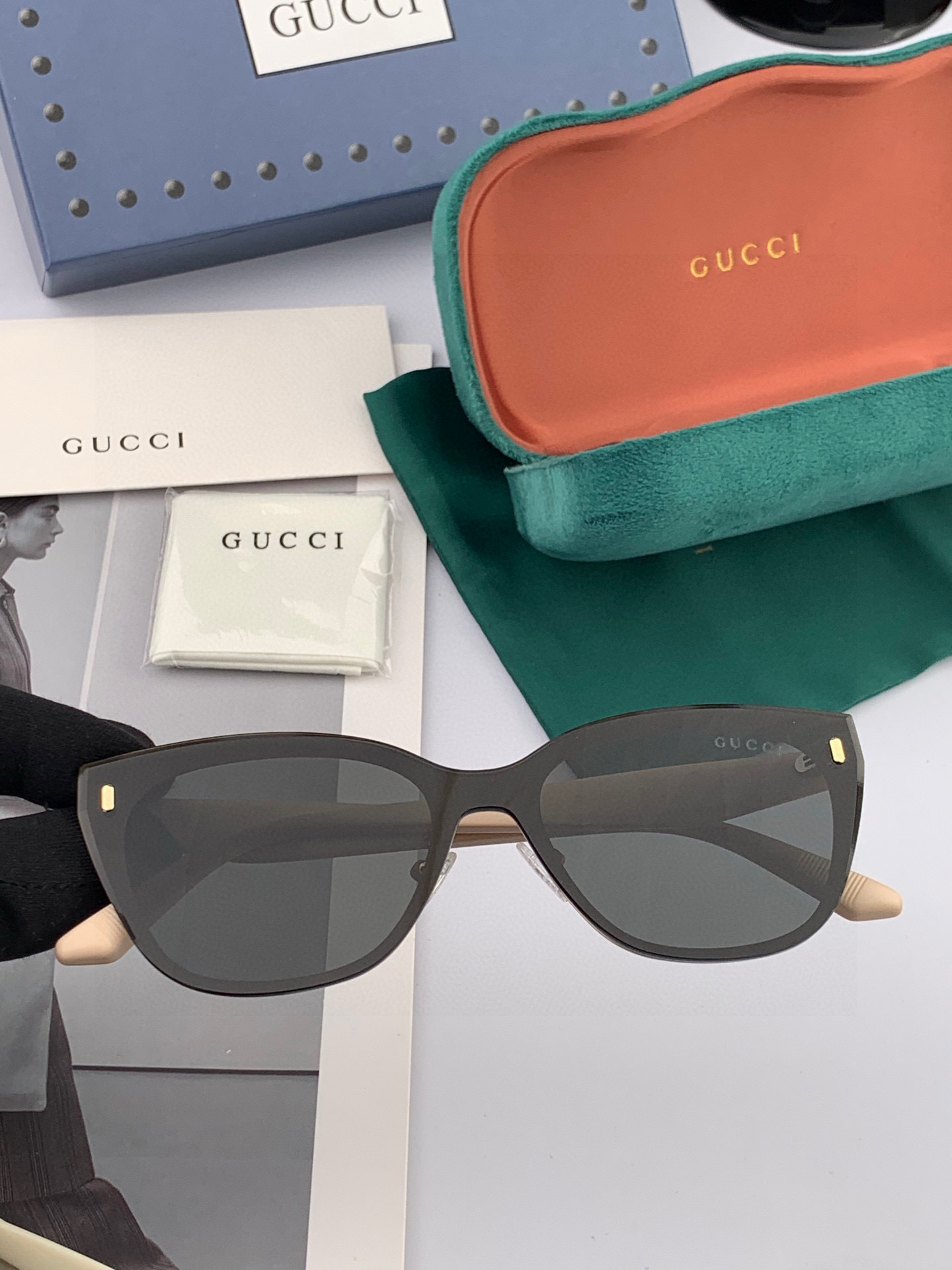   GUCCI  新款连体尼龙偏光太眼镜，情侣款时尚方框太阳镜佩戴舒适网红潮流款墨镜，大气女人范儿，大脸