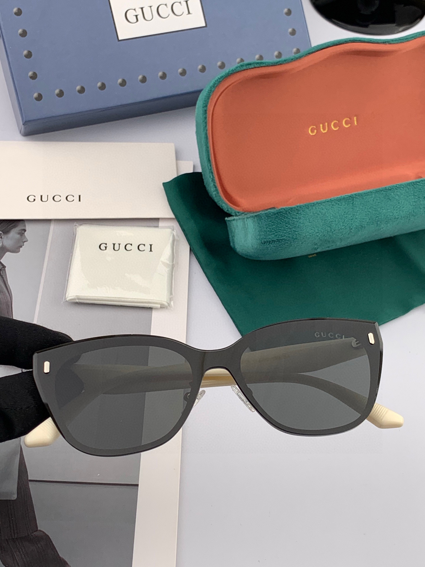   GUCCI  新款连体尼龙偏光太眼镜，情侣款时尚方框太阳镜佩戴舒适网红潮流款墨镜，大气女人范儿，大脸
