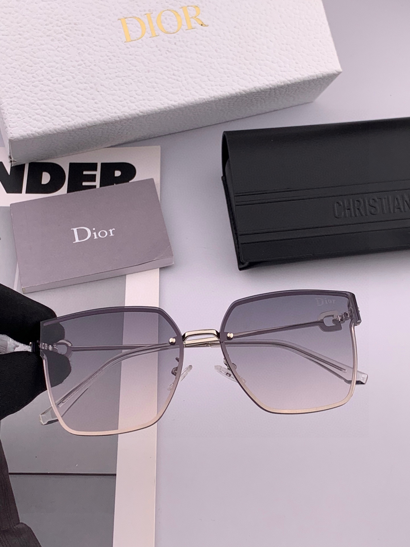   DIOR🌋☔️时尚无框太阳镜镜片 顶级奢侈品强 高品质胜利亲亲🍦🍨 得意 气质非凡😄 🍫🍪女士开车墨