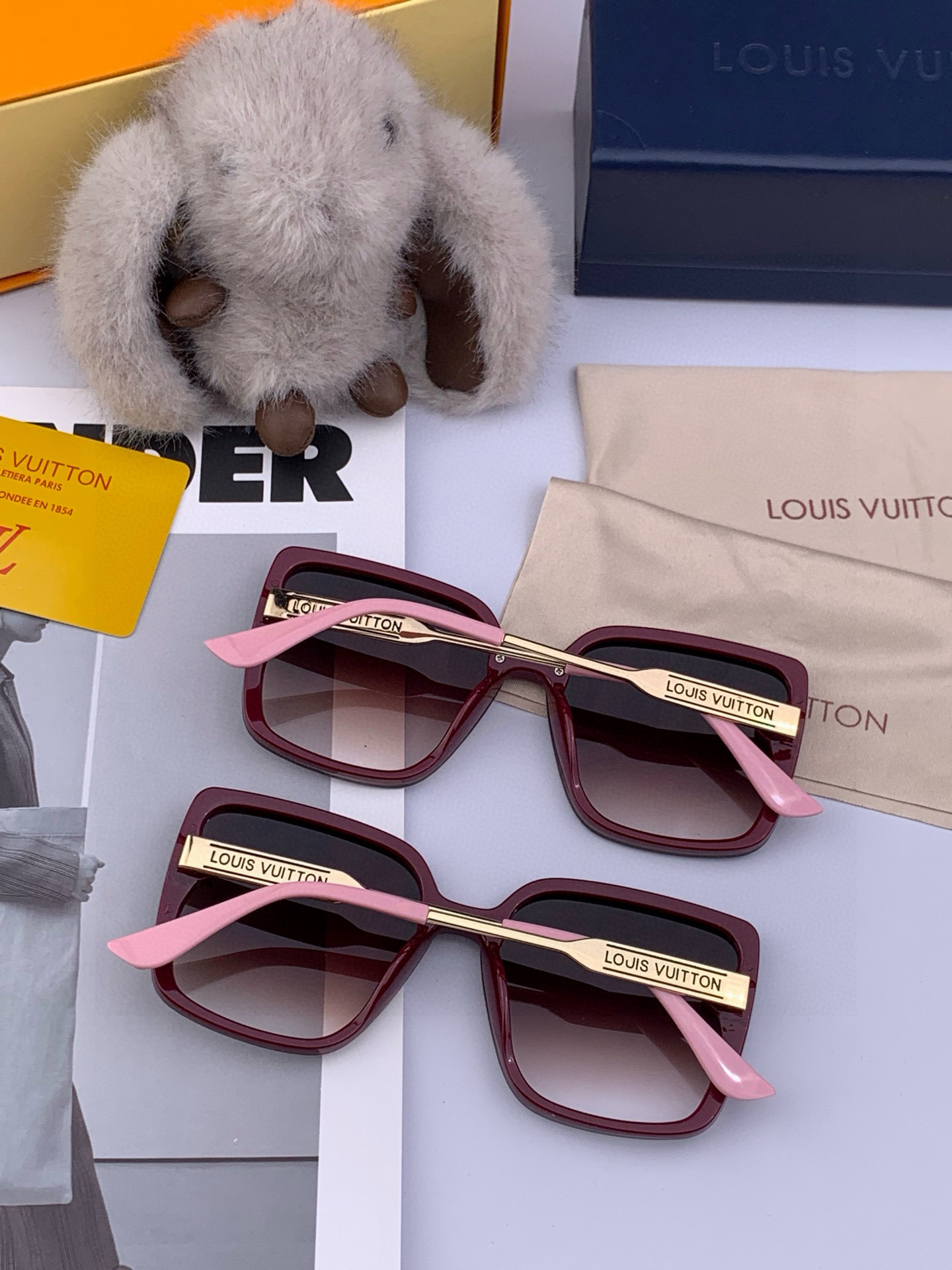  LV 2025年开春新款  潮流爆款 时尚方框太阳镜 高品质 佩戴舒适 网红潮款墨镜 型号L0893