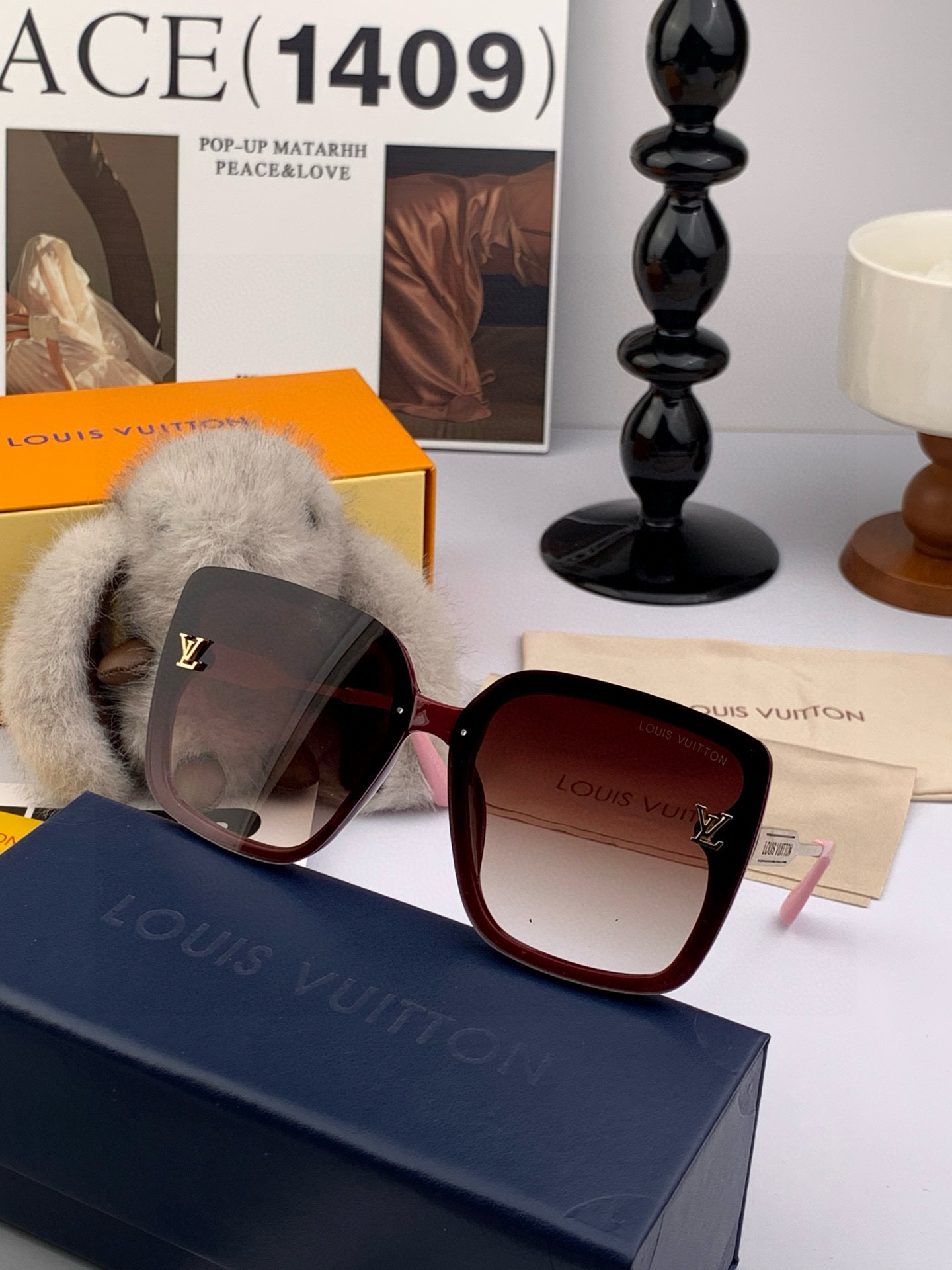  LV 2025年开春新款  潮流爆款 时尚方框太阳镜 高品质 佩戴舒适 网红潮款墨镜 型号L0893