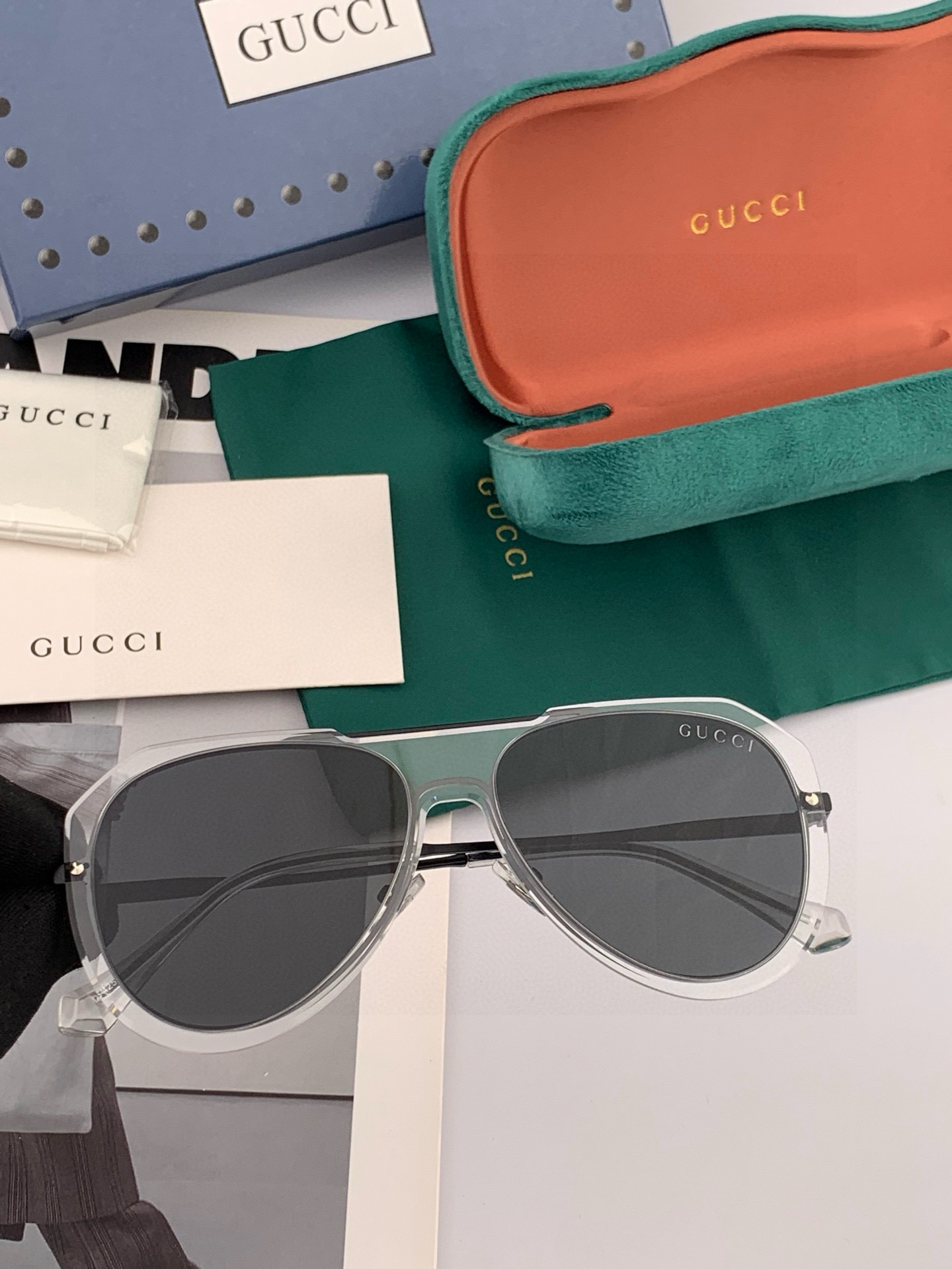       GUCC* 2025 新款男女情侣款太阳iP电镀永不褪色 卖点：超轻超有弹性整幅眼镜片：高清