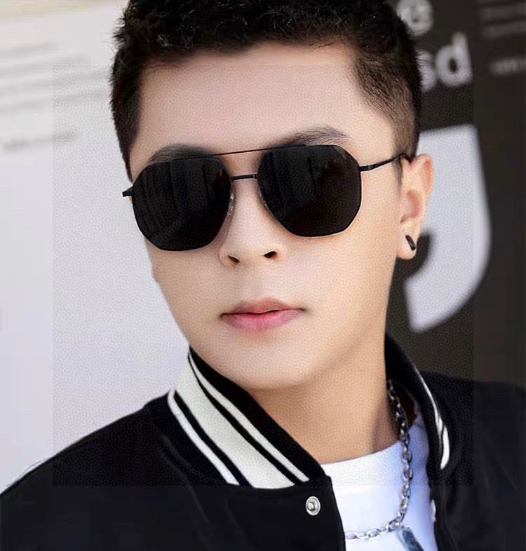       LV 男款炫彩飞行员偏光太阳镜 ❤️材质：高清尼龙加厚卡槽高清偏光镜片 🌹无边框镜架💕颜👍型