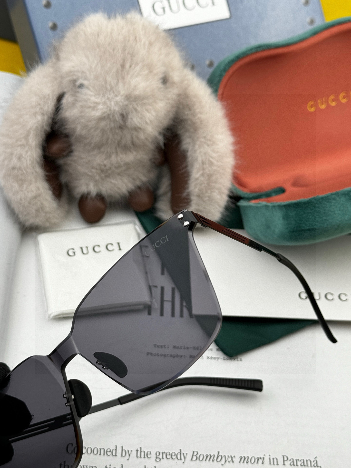       GUCC* 2025 新款男女情侣款太阳iP电镀永不褪色 卖点：超轻超有弹性整幅眼镜无螺丝重