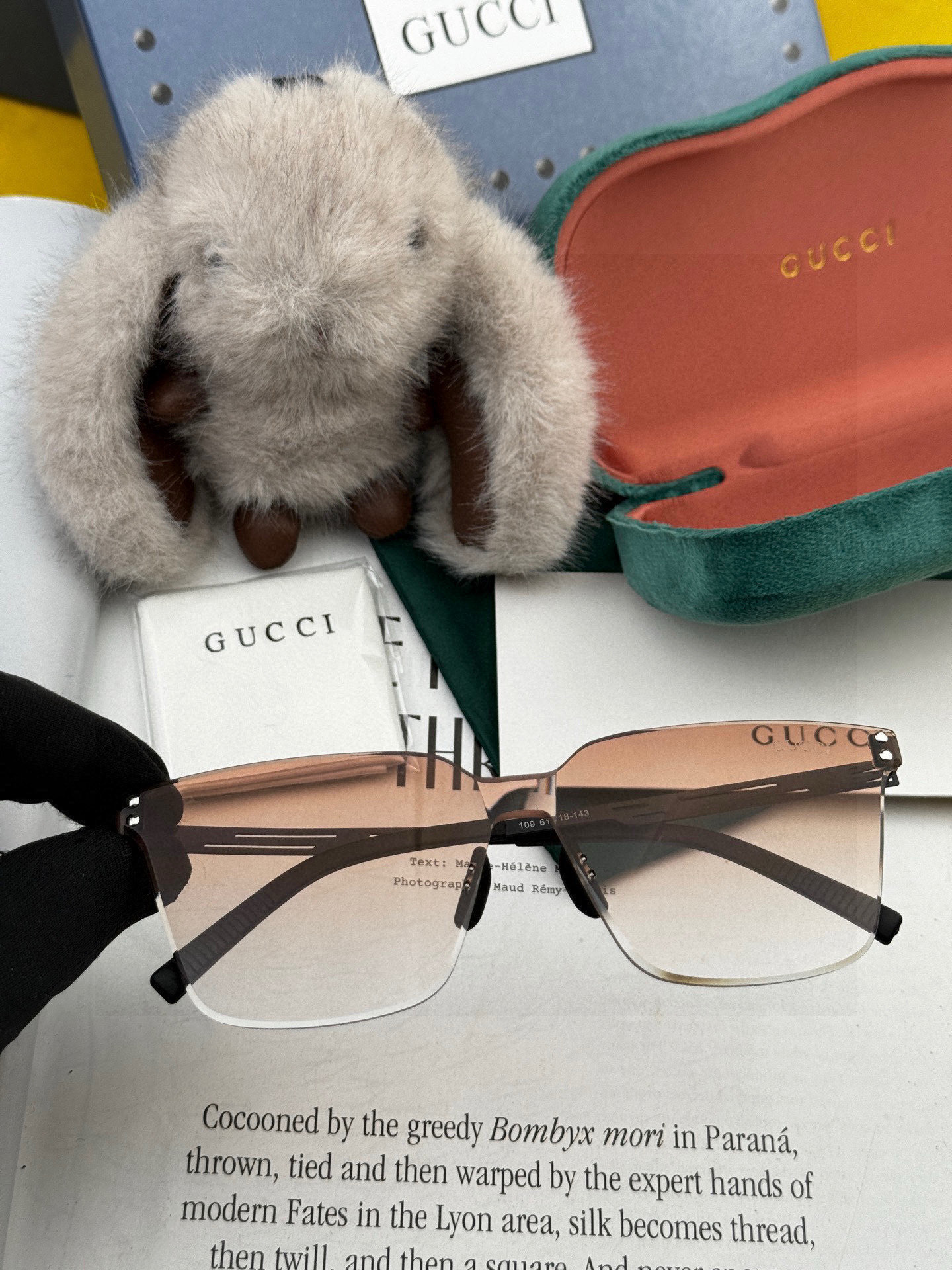       GUCC* 2025 新款男女情侣款太阳iP电镀永不褪色 卖点：超轻超有弹性整幅眼镜无螺丝重