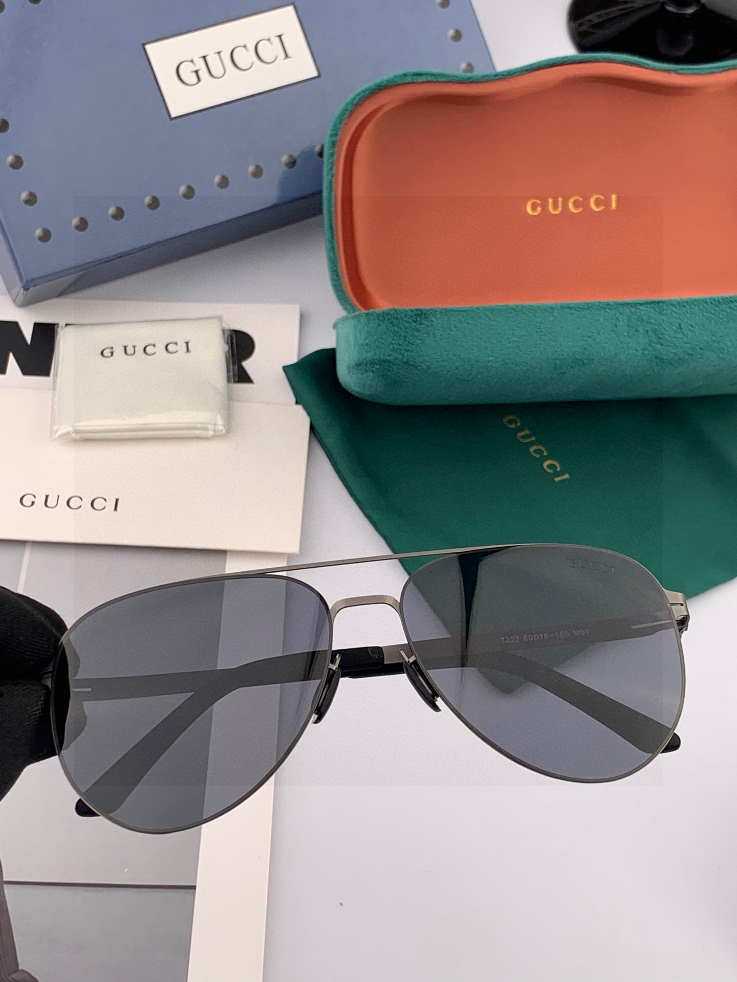       GUCC* 2025 新款男女情侣款太阳iP电镀永不褪色 卖点：超轻超有弹性整幅眼镜无螺丝重