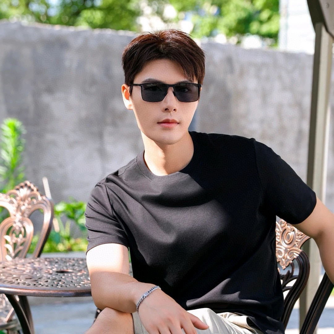 NO:367671,GUCC* 2025 new couples model sun ip electroplating will never fade. The selling point is super light and elastic. The whole glasses have no screws. The important thing is that the pressure is not broken, the lenses are high-definition nylon polarized lenses. Model G3881. Glasses sunglasses, glasses, gucci19860909GUCC* 2025新款男女情侣款太阳ip电镀永不褪色 卖点超轻超有弹性整幅眼镜无螺丝重要的是压不坏、镜片高清尼龙偏光镜片 型号G3881.眼镜墨镜太阳镜,眼镜,gucci,glasses