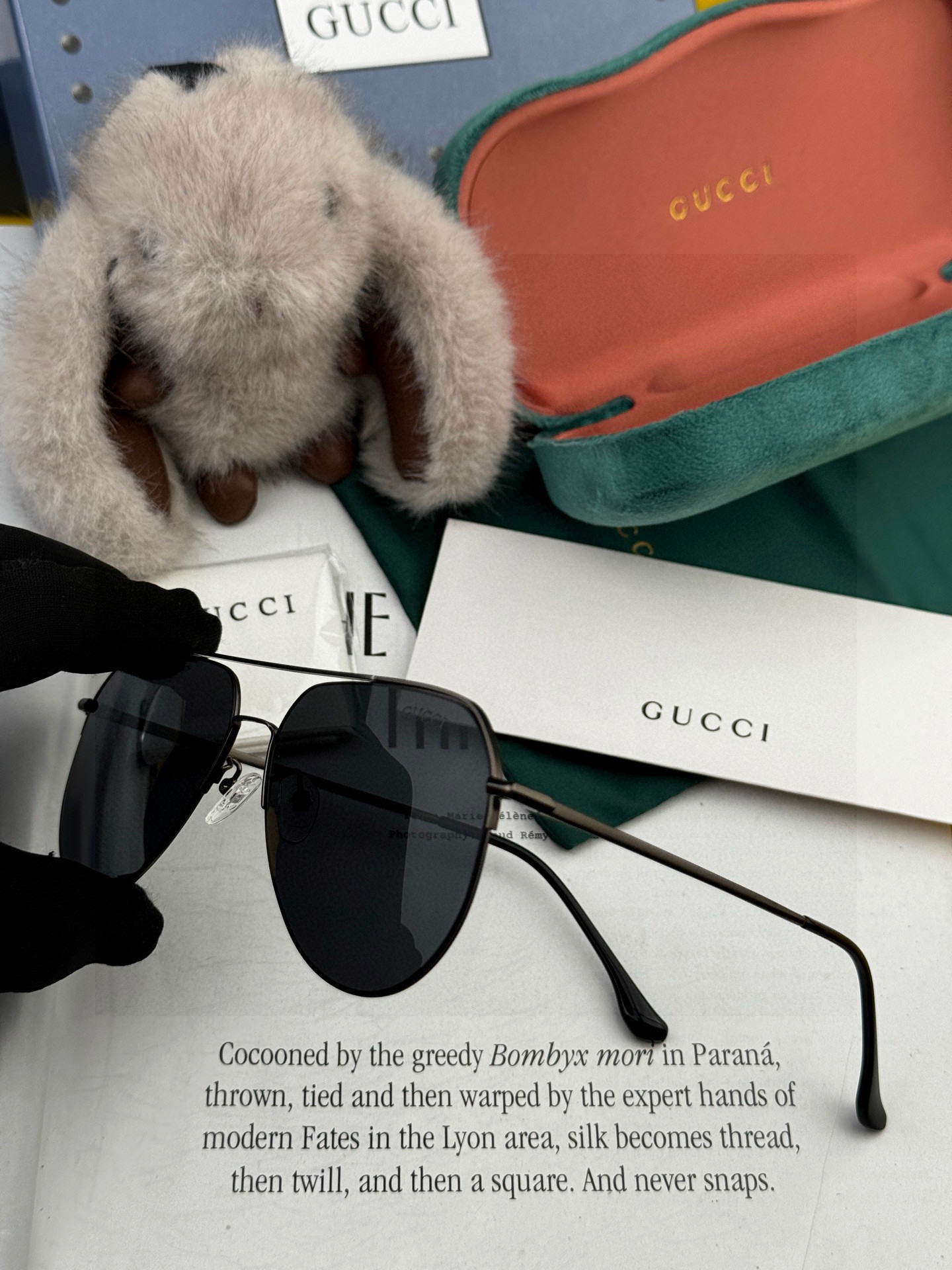        GUCCI 男款炫彩飞行员偏光太阳镜 ❤️材质：高清尼龙加厚卡槽高清偏光镜片 🌹无边框镜架