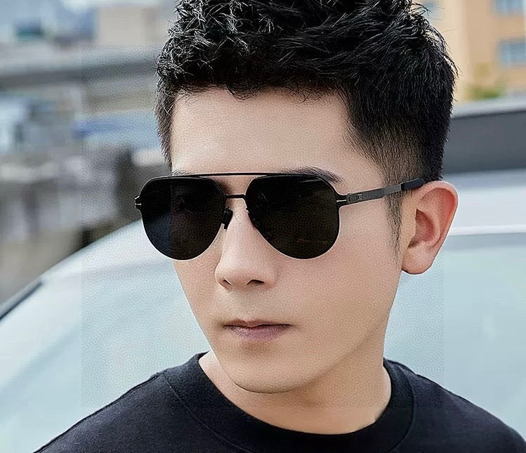       GUCC* 2025 新款男女情侣款太阳iP电镀永不褪色 卖点：超轻超有弹性整幅眼镜无螺丝重