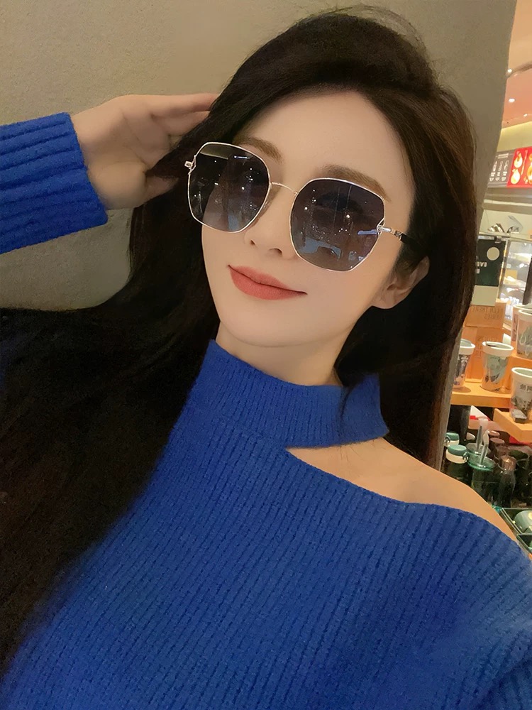    新品CHANEL 香奈儿太阳镜以独特魅力和前卫风格诠释春夏最新眼镜，质感超好佩带舒适 型号：CH9