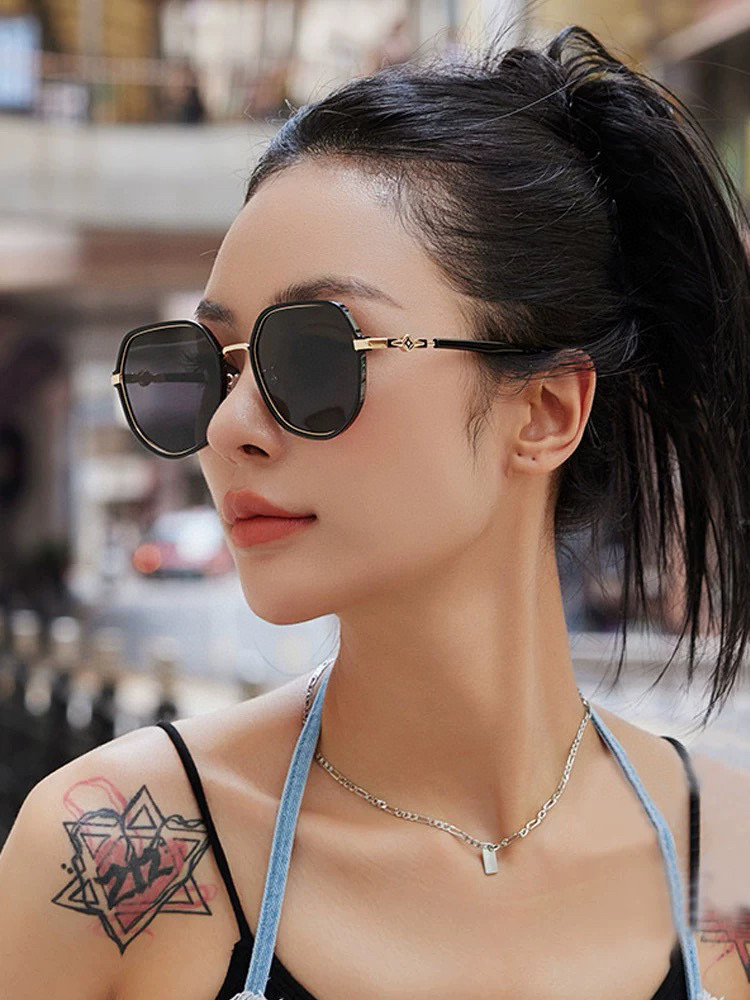   LV 太阳镜潮品官网模特同款 玫瑰玫瑰四叶草🍀精致个性设计简约时尚 高品质值得拥有绝对潮爆整个夏季 