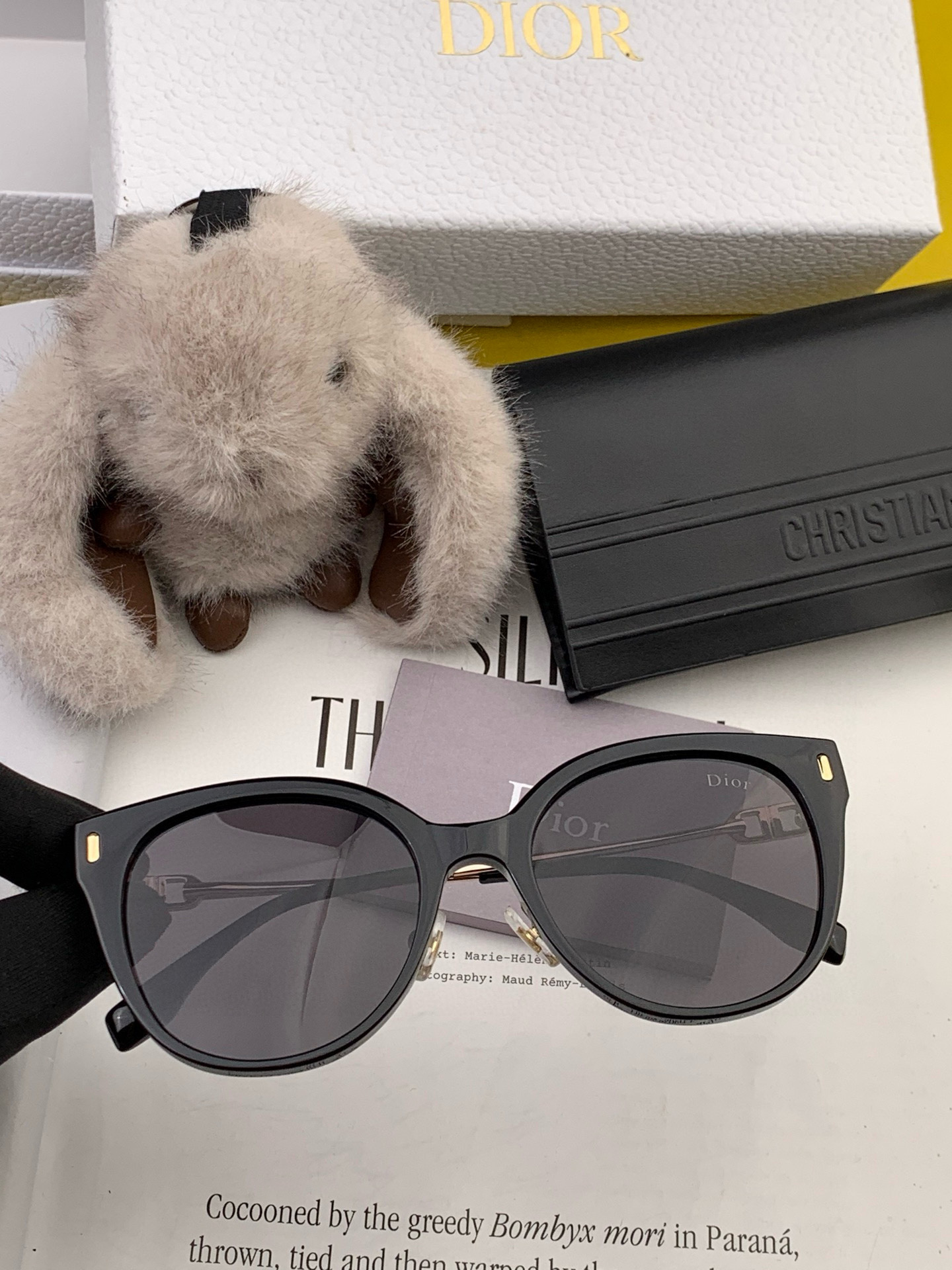   【DIOR】2025新款潮流爆款 时尚方框太阳镜 佩戴舒适 网红潮款墨镜  女士高清加厚偏光太阳镜🕶