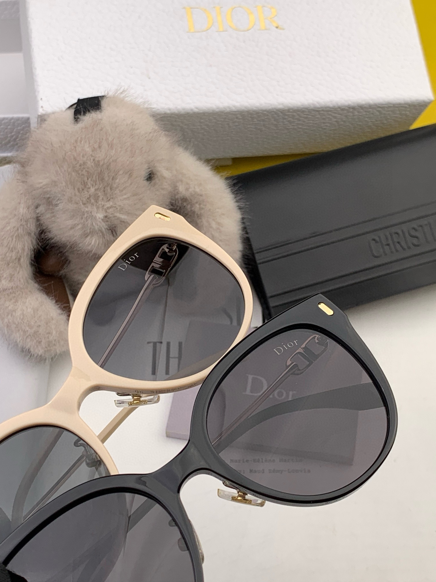   【DIOR】2025新款潮流爆款 时尚方框太阳镜 佩戴舒适 网红潮款墨镜  女士高清加厚偏光太阳镜🕶