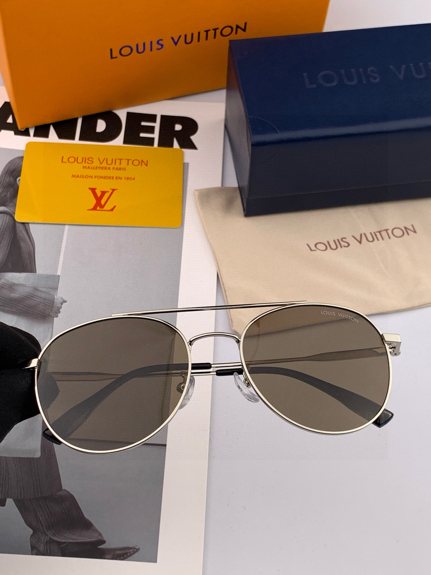  Lv 。  高品质男女款墨镜   👍 进口宝丽来偏光镜片  。蛤蟆镜 开车钓鱼都可 。百搭显瘦墨镜韩版