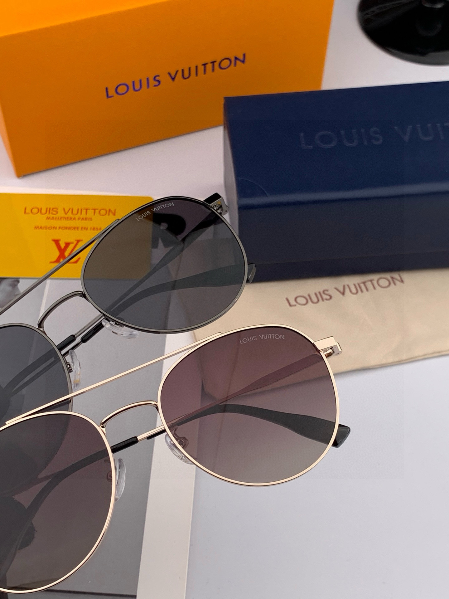  Lv 。  高品质男女款墨镜   👍 进口宝丽来偏光镜片  。蛤蟆镜 开车钓鱼都可 。百搭显瘦墨镜韩版