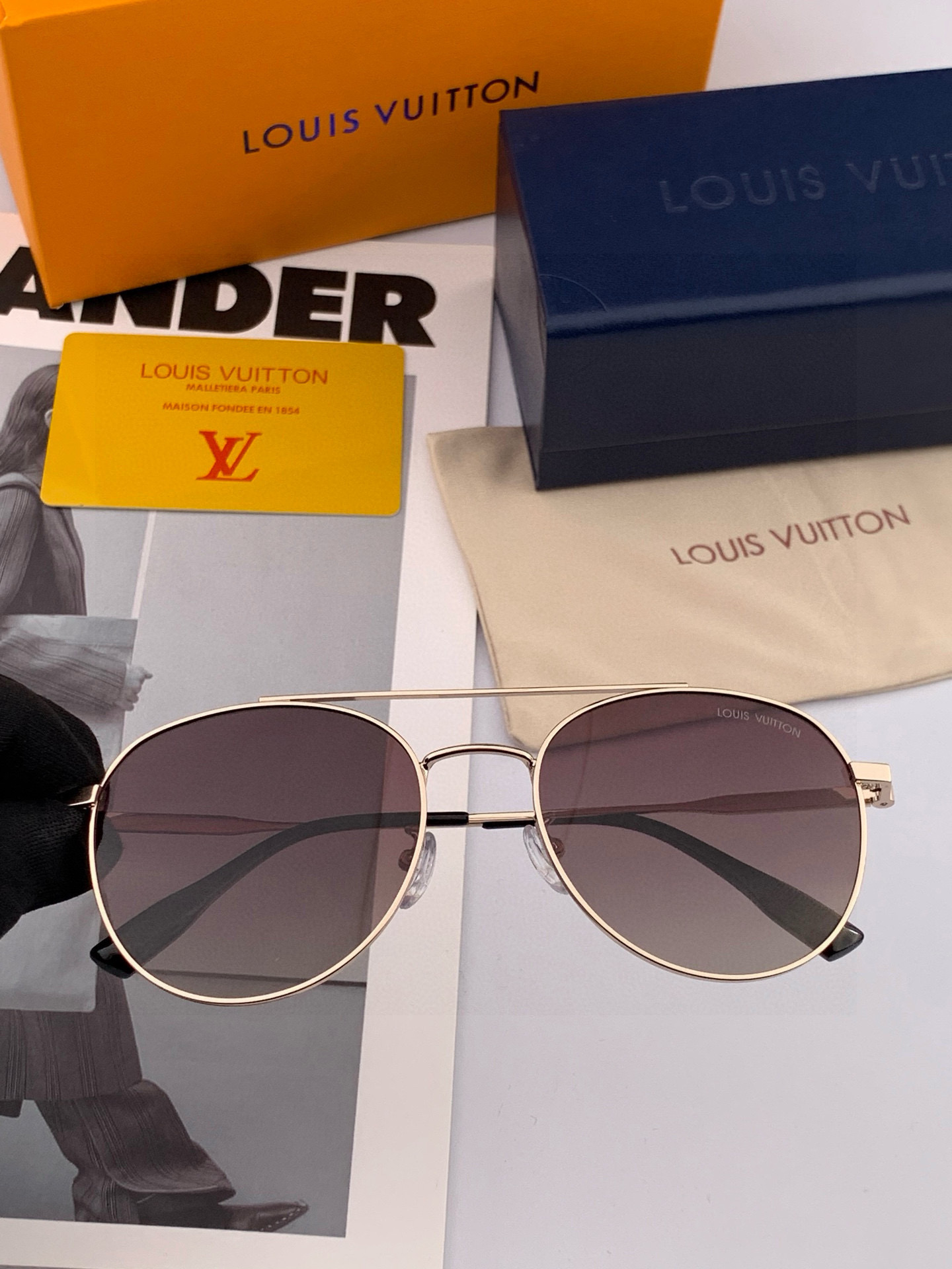  Lv 。  高品质男女款墨镜   👍 进口宝丽来偏光镜片  。蛤蟆镜 开车钓鱼都可 。百搭显瘦墨镜韩版