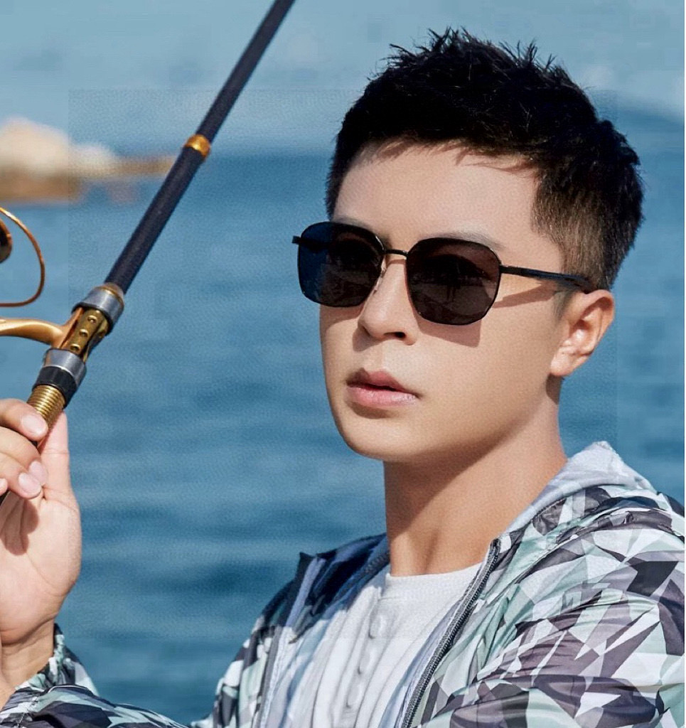   Gucci 。  高品质男女款墨镜   👍 进口宝丽来偏光镜片  。蛤蟆镜 开车钓鱼都可 。百搭显瘦