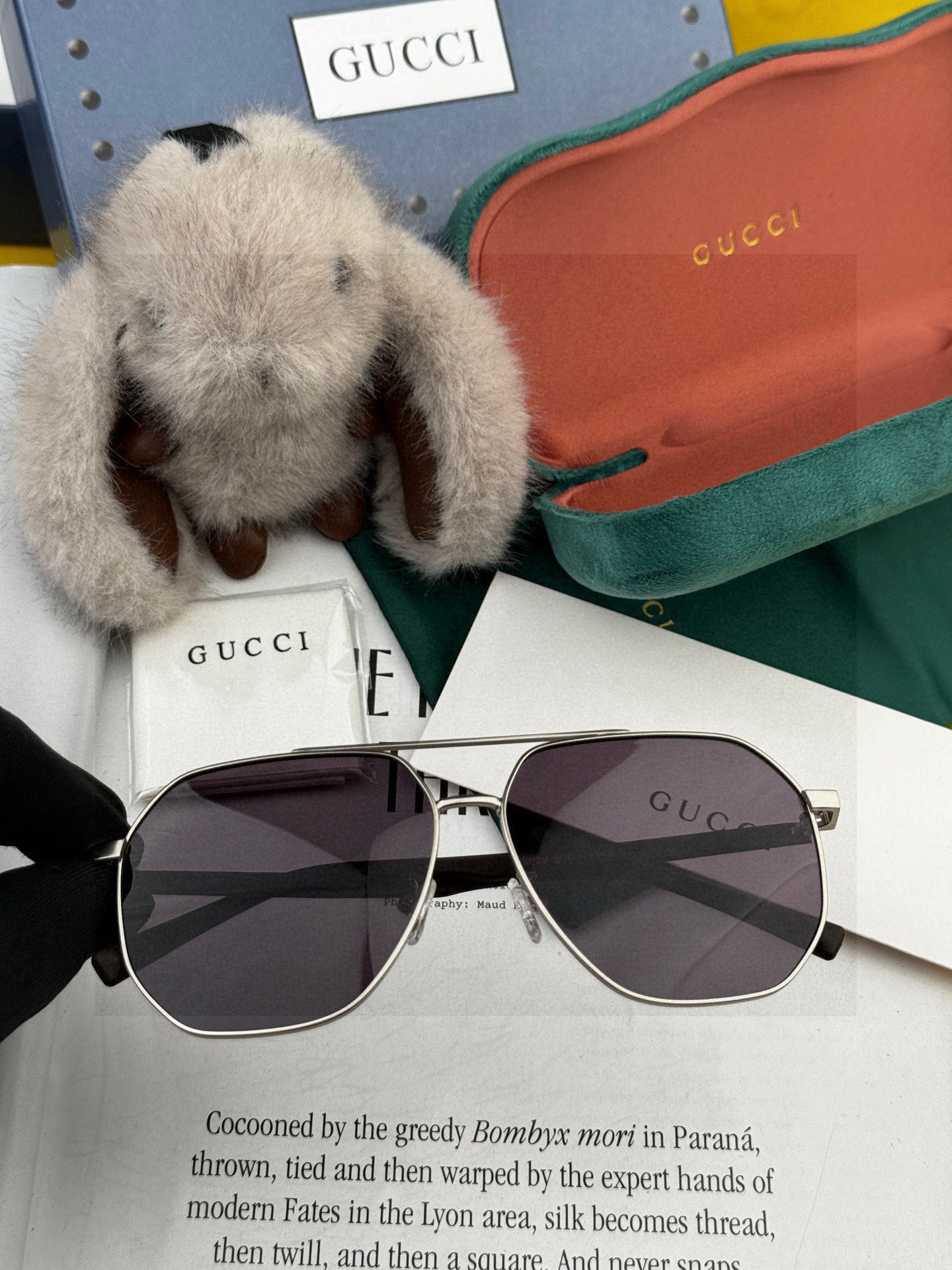   Gucci 。  高品质男女款墨镜   👍 进口宝丽来偏光镜片  。蛤蟆镜 开车钓鱼都可 。百搭显瘦