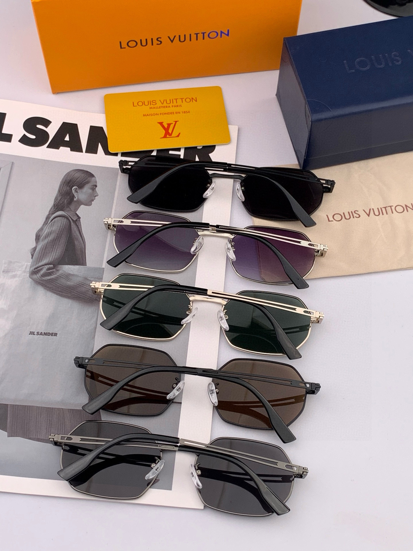  Lv 。  高品质男女款墨镜   👍 进口宝丽来偏光镜片  。蛤蟆镜 开车钓鱼都可 。百搭显瘦墨镜韩版