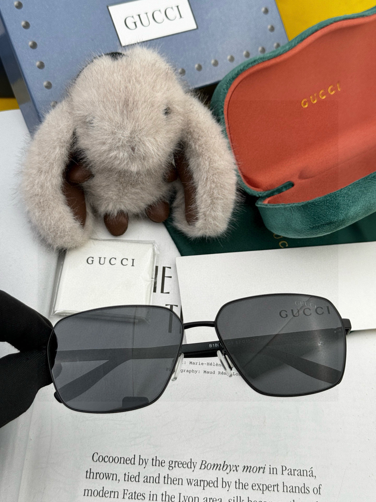         GUCCI 男款炫彩飞行员偏光太阳镜 ❤️材质：高清尼龙加厚卡槽高清偏光镜片 🌹无边框镜