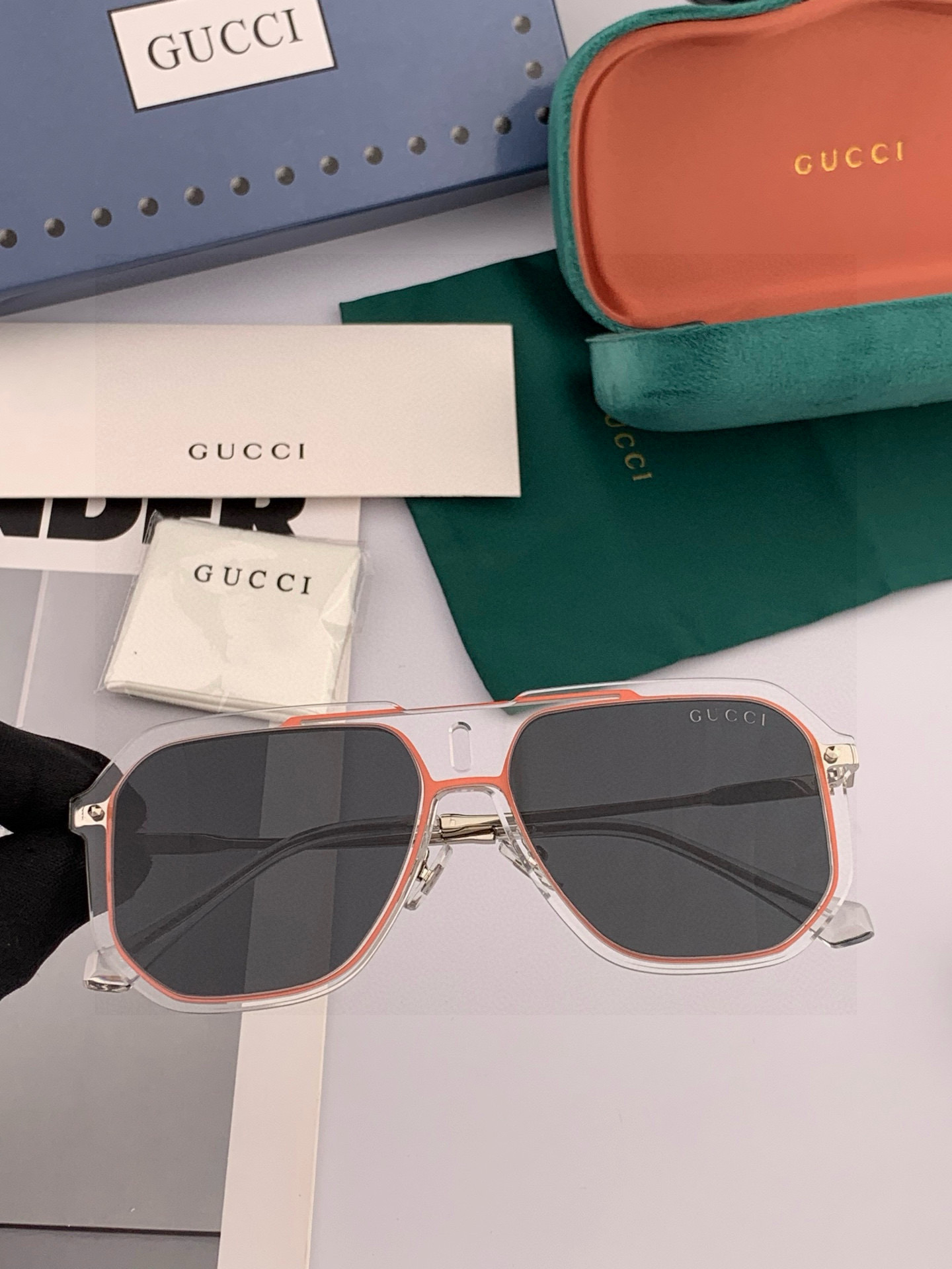       GUCC* 2025 新款男女情侣款太阳iP电镀永不褪色 卖点：超轻超有弹性整幅眼镜片：高清