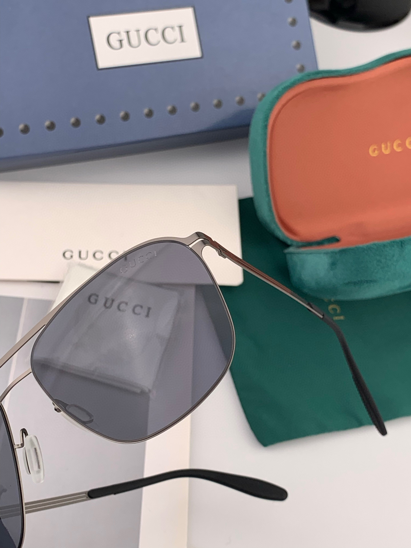 ♦️ GUCCI 2025新款男女情侣款太阳镜iP电镀永不褪色 超轻超有弹性整幅眼镜无螺丝重要的是压不坏