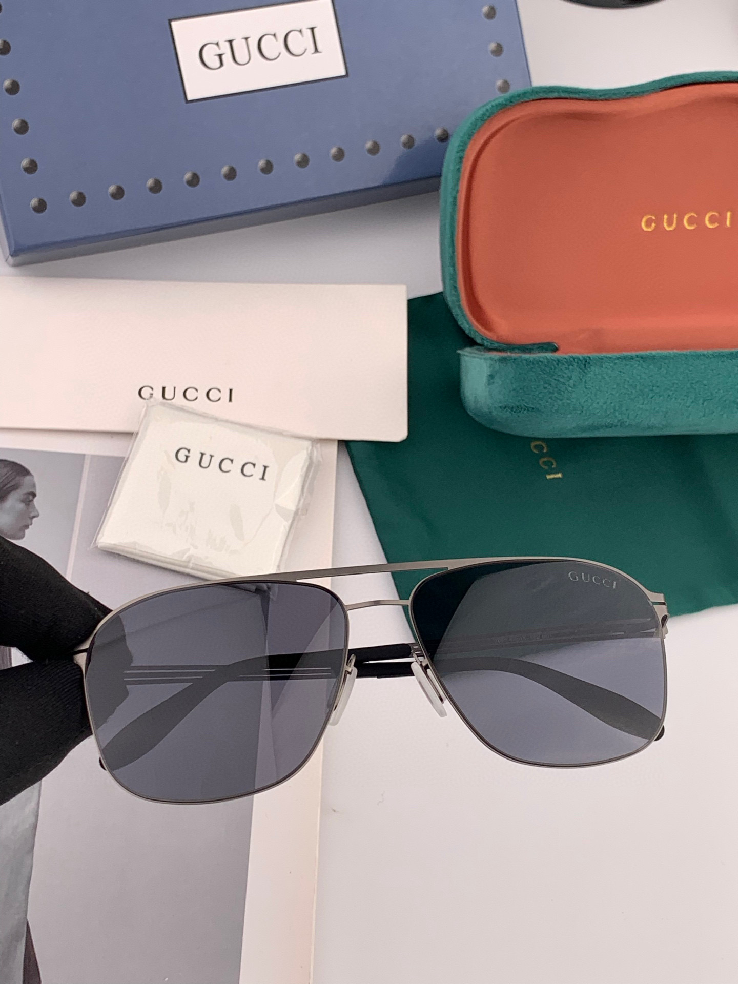 ♦️ GUCCI 2025新款男女情侣款太阳镜iP电镀永不褪色 超轻超有弹性整幅眼镜无螺丝重要的是压不坏