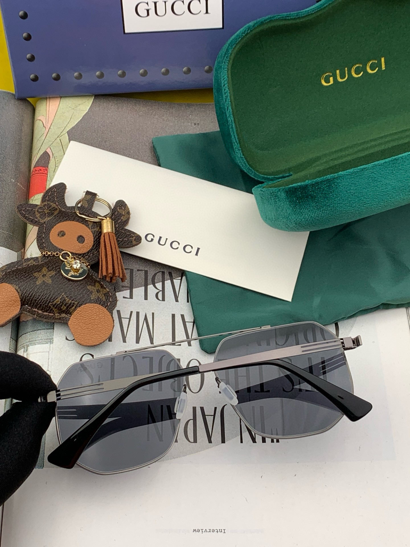        GUCCI 男款炫彩飞行员偏光太阳镜 ❤️材质：高清尼龙加厚卡槽高清偏光镜片 🌹无边框镜架