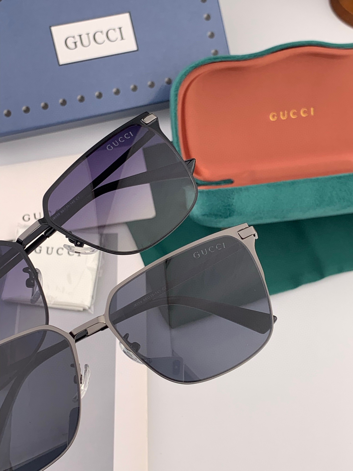        GUCCI 男款炫彩飞行员偏光太阳镜 ❤️材质：高清尼龙加厚卡槽高清偏光镜片 🌹无边框镜架