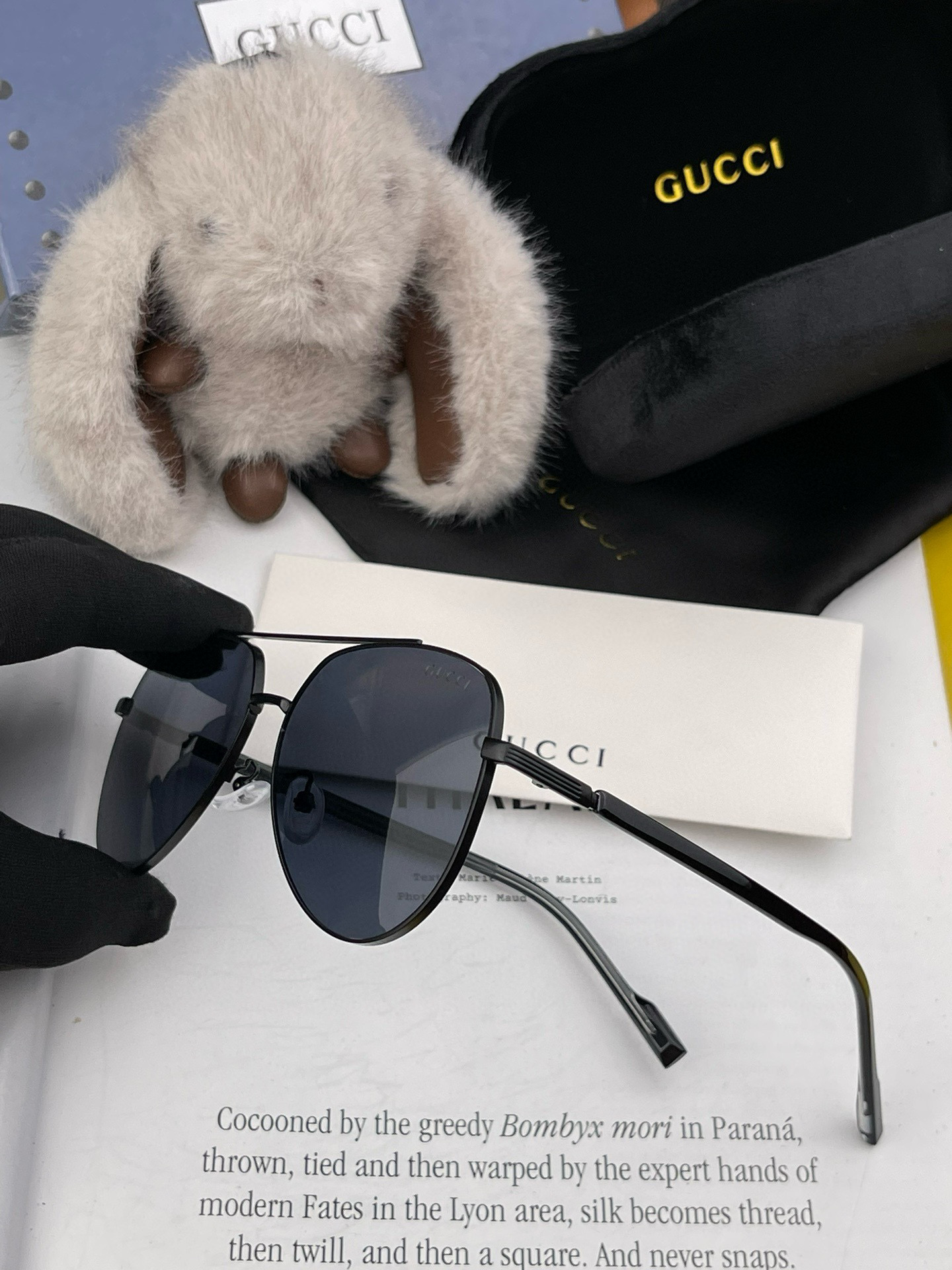      GUCCI 男款炫彩飞行员偏光太阳镜 ❤️材质：高清尼龙加厚卡槽高清偏光镜片 🌹无边框镜架💕颜