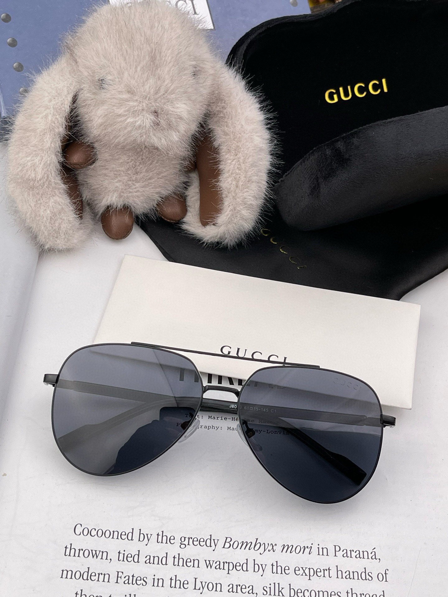      GUCCI 男款炫彩飞行员偏光太阳镜 ❤️材质：高清尼龙加厚卡槽高清偏光镜片 🌹无边框镜架💕颜