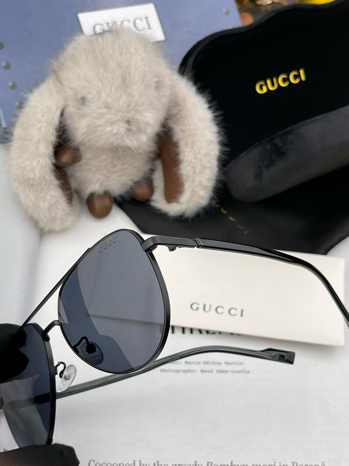      GUCCI 男款炫彩飞行员偏光太阳镜 ❤️材质：高清尼龙加厚卡槽高清偏光镜片 🌹无边框镜架💕颜